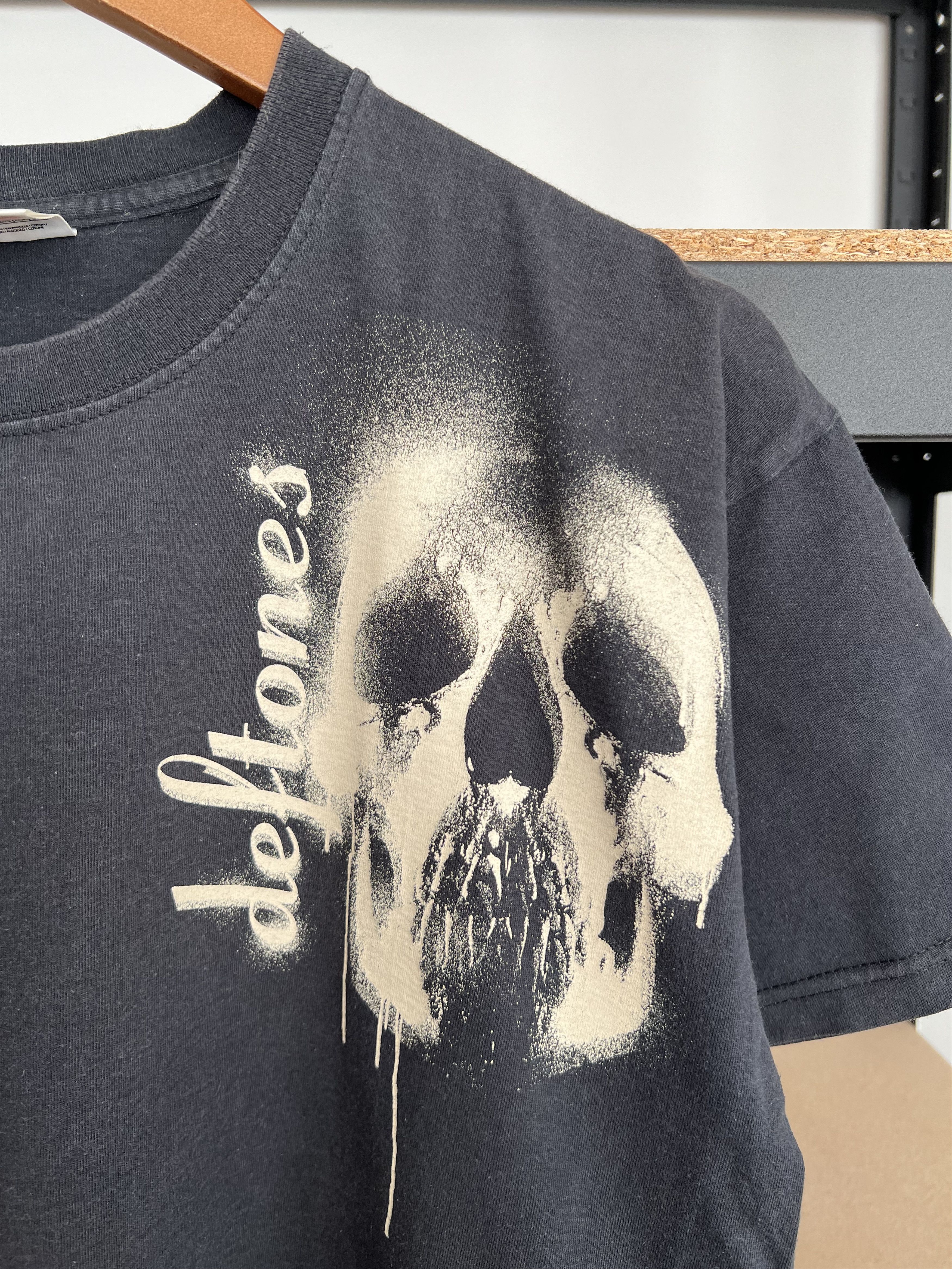 Band Tees Vintage 2000s Deftones Skull Metal Band Y2k Black T-shirt Size US L / EU 52-54 / 3 - 5 Thumbnail