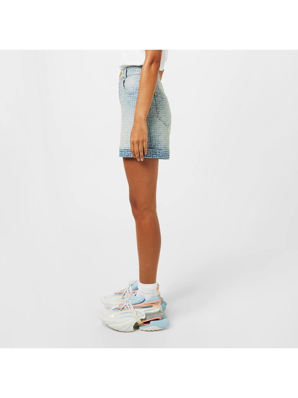 Balmain o1y0625 Logo Denim Short in Light Blue Size 27" / US 4 / IT 40 - 4 Thumbnail