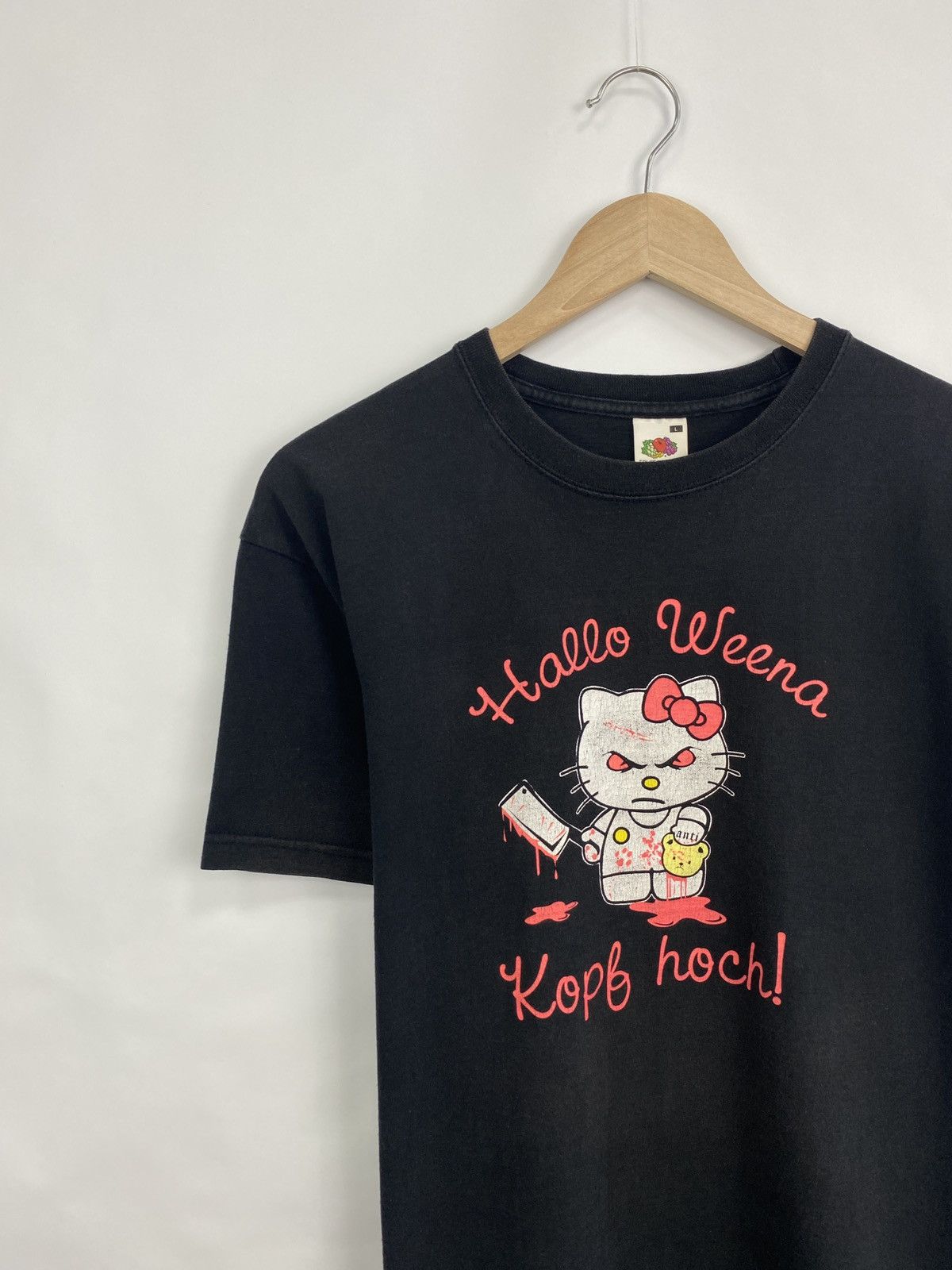 Japanese Brand × Vintage 🇺🇸 Vintage Y2K Hello Kitty Killing Bears Death Blood T-Shirt Size US L / EU 52-54 / 3 - 2 Thumbnail