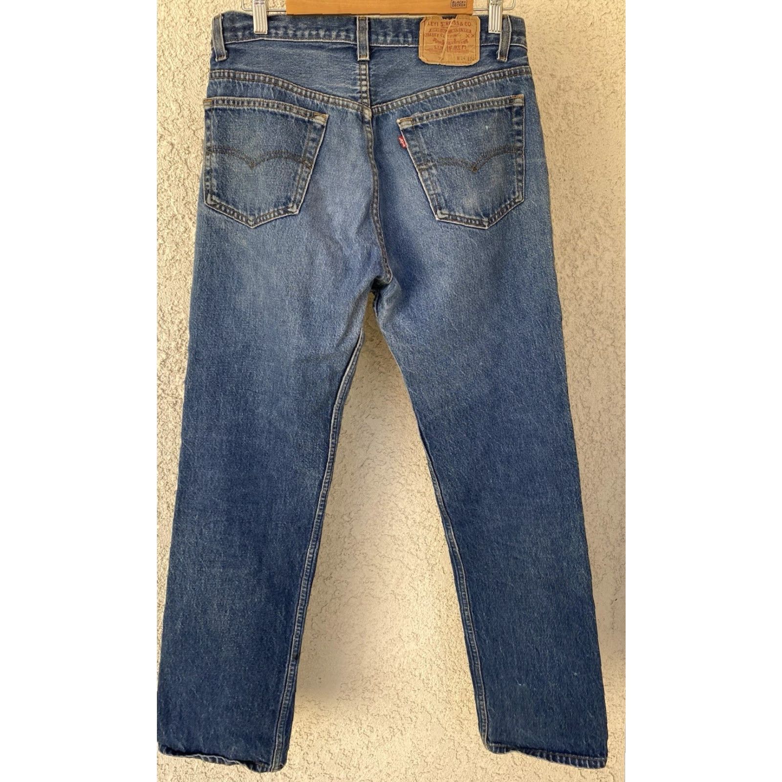 Levi's VINTAGE Levi’s 501 Jeans Button Fly Worn Fade Size 34 34 Measure W 32.5 in L L 31 Men Straight Regular Blue Denim 1980s USA Size US 34 / EU 50 - 7 Thumbnail