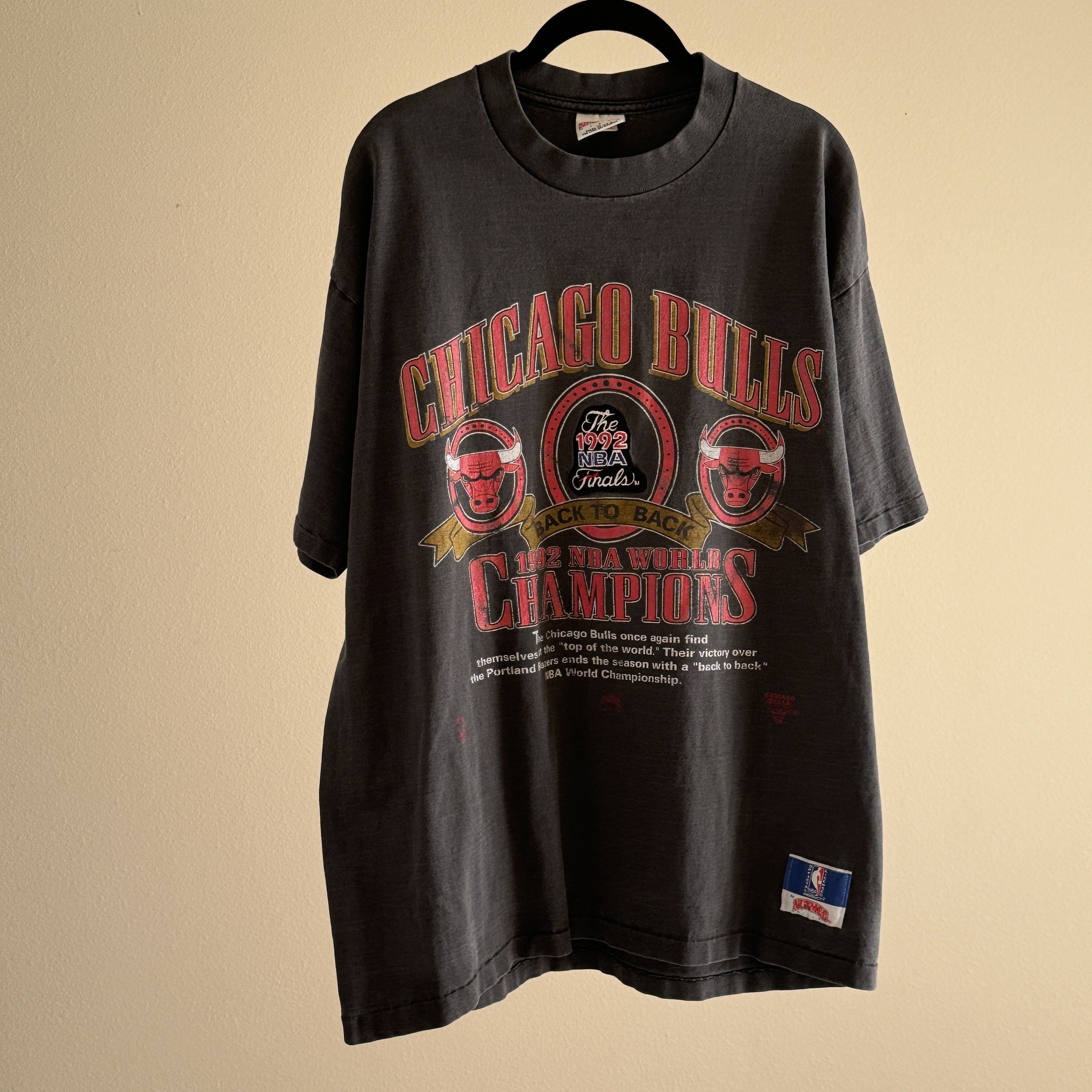 NBA Vintage Chicago Bulls T-shirt NBA 1992 World Champ Tee XL Size US XL / EU 56 / 4 - 1 Thumbnail