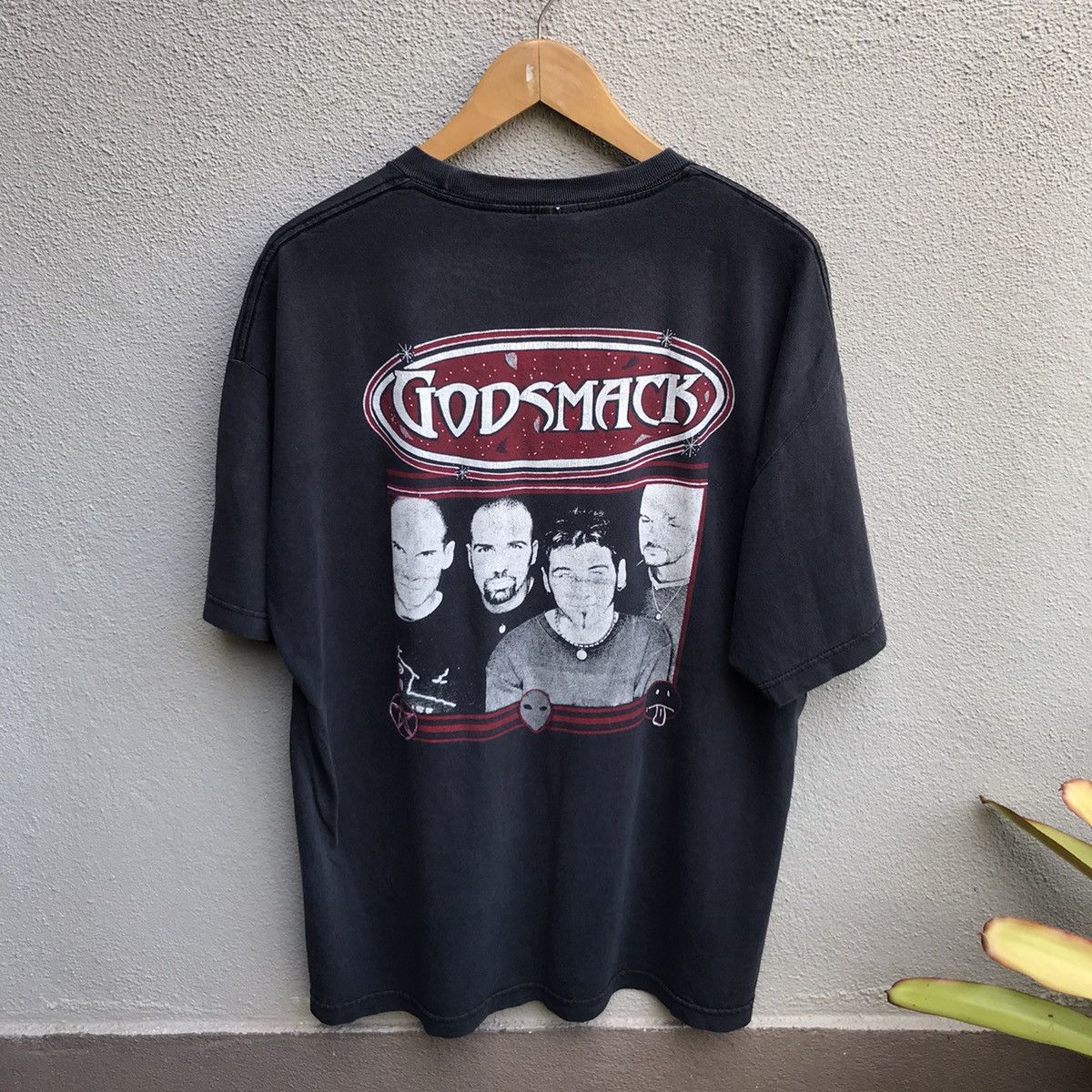 Band Tees Vintage 90s GODSMACK band tee metal Size US XL / EU 56 / 4 - 1 Thumbnail