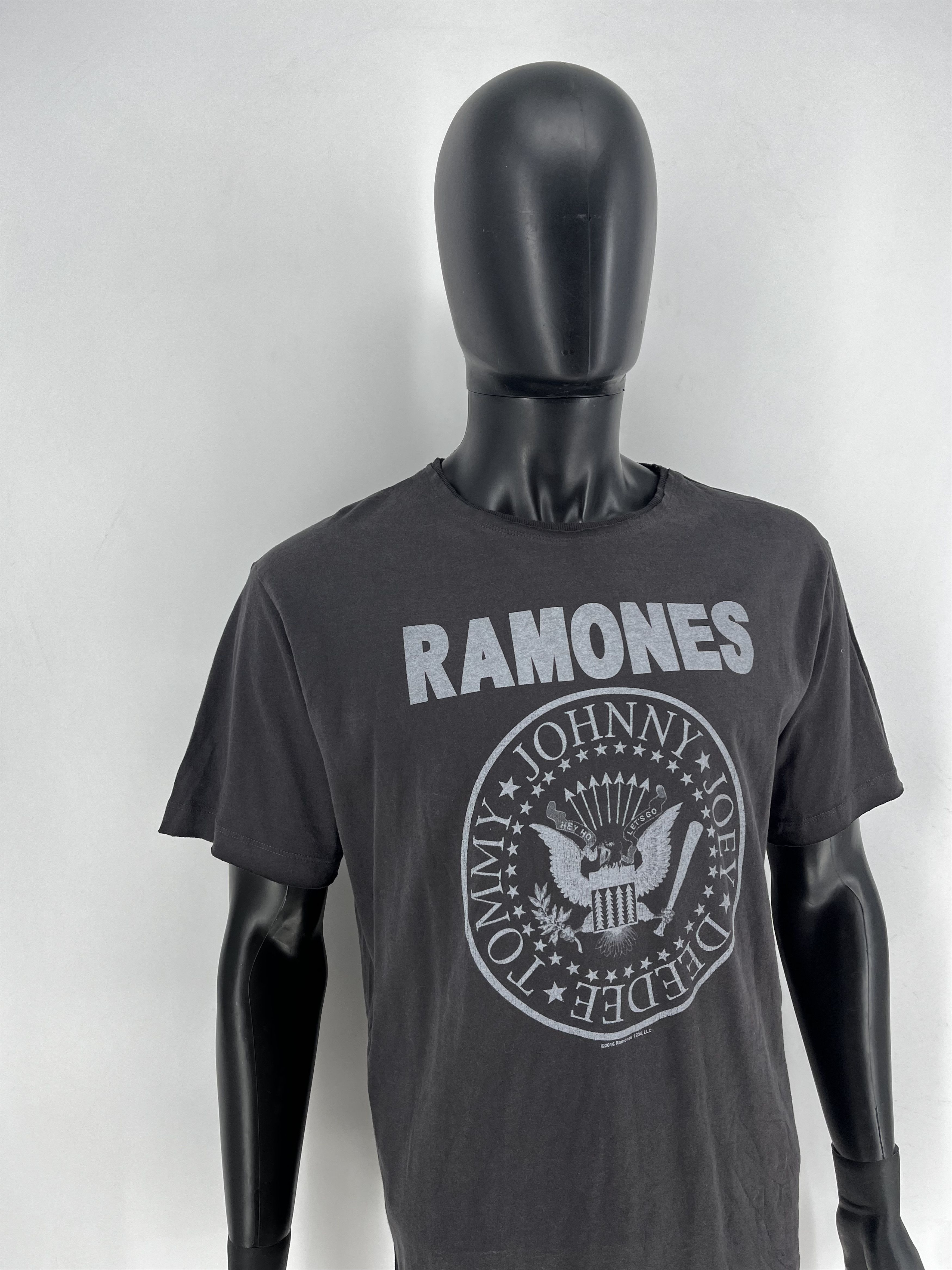 Band Tees Rare🔥 Vintage Y2K Ramones Tees Band tee Travis Style Size US XXL / EU 58 / 5 - 4 Thumbnail