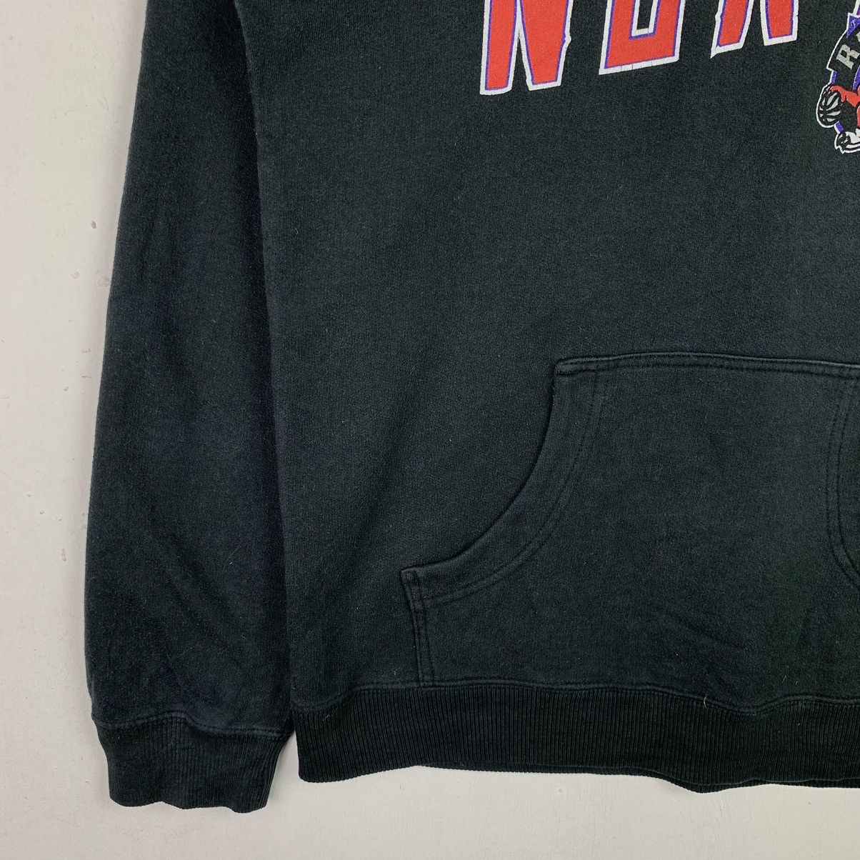 Adidas × Vintage Vintage Adidas Raptors Graphic Hoodie Size US L / EU 52-54 / 3 - 7 Thumbnail