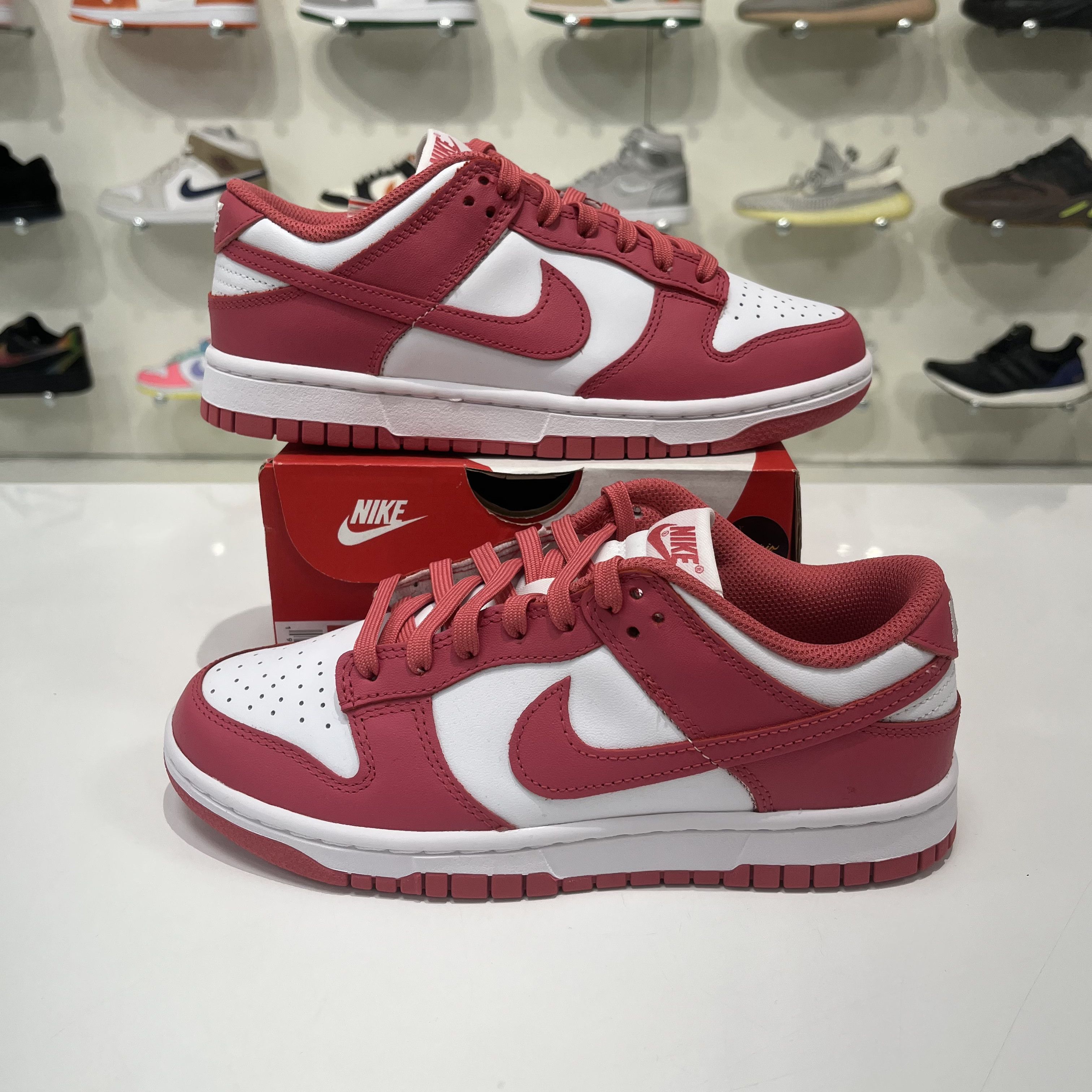 Nike Nike Dunk Low Archeo Pink (W) Size US 7 / IT 37 - 1 Thumbnail