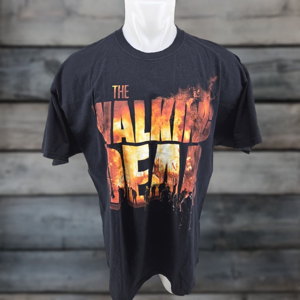 Fruit Of The Loom VINTAGE THE WALKING DEAD AMC 2013 BLACK T-SHIRT SIZE 2XL Mens T-Shirt Short Sleeve 2XL Black Walking Dead AMC 2013 Size US XXL / EU 58 / 5 - 1 Thumbnail
