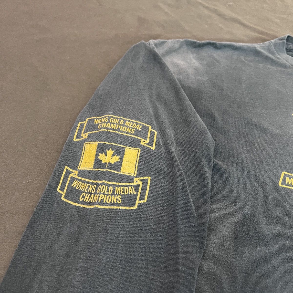 NHL Vintage 2002 Roots Champion Hockey Teams Tee Faded Thrashed Size US XL / EU 56 / 4 - 8 Thumbnail