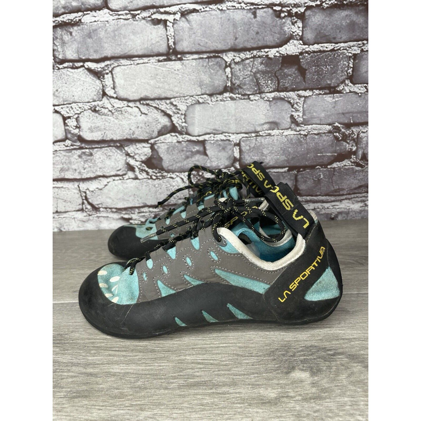 La Sportiva La Sportiva Tarantulace Rock Climbing Blue Gray Lace Up Shoe Size US 6 / EU 39 - 1 Thumbnail