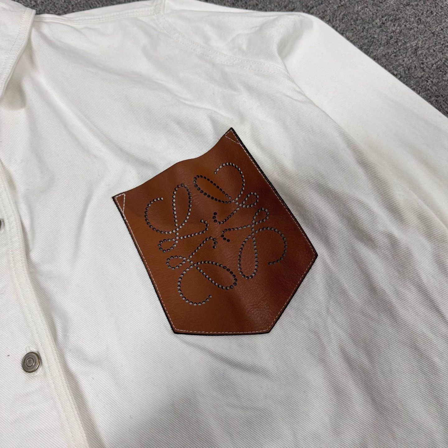 Loewe LOEWE leather logo patch oversized shirt jacket 34 Size XXS / US 00 / IT 34 - 5 Thumbnail