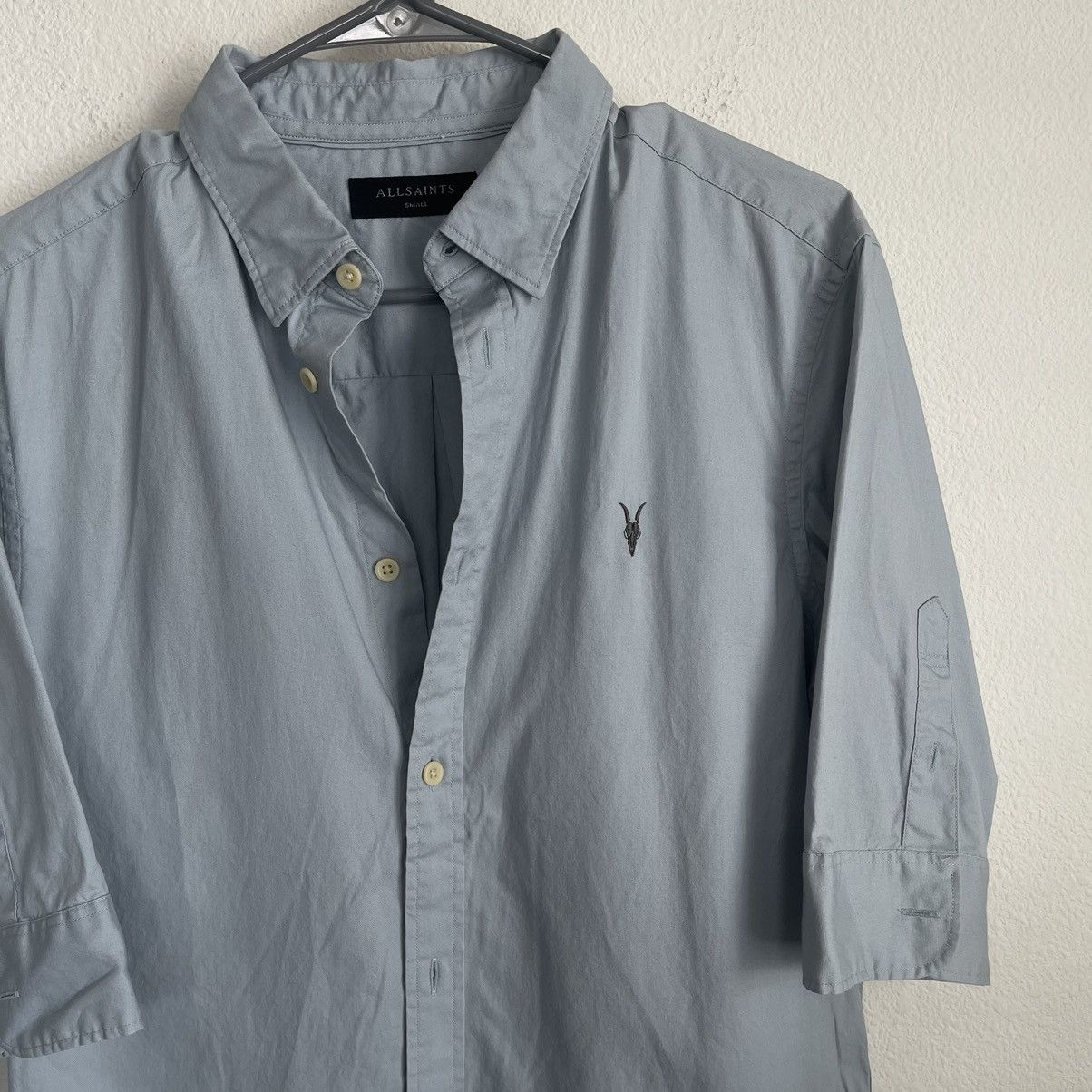 Allsaints Allsaints Half Sleeve Button Down Ramskull Shirt Size US S / EU 44-46 / 1 - 1 Thumbnail