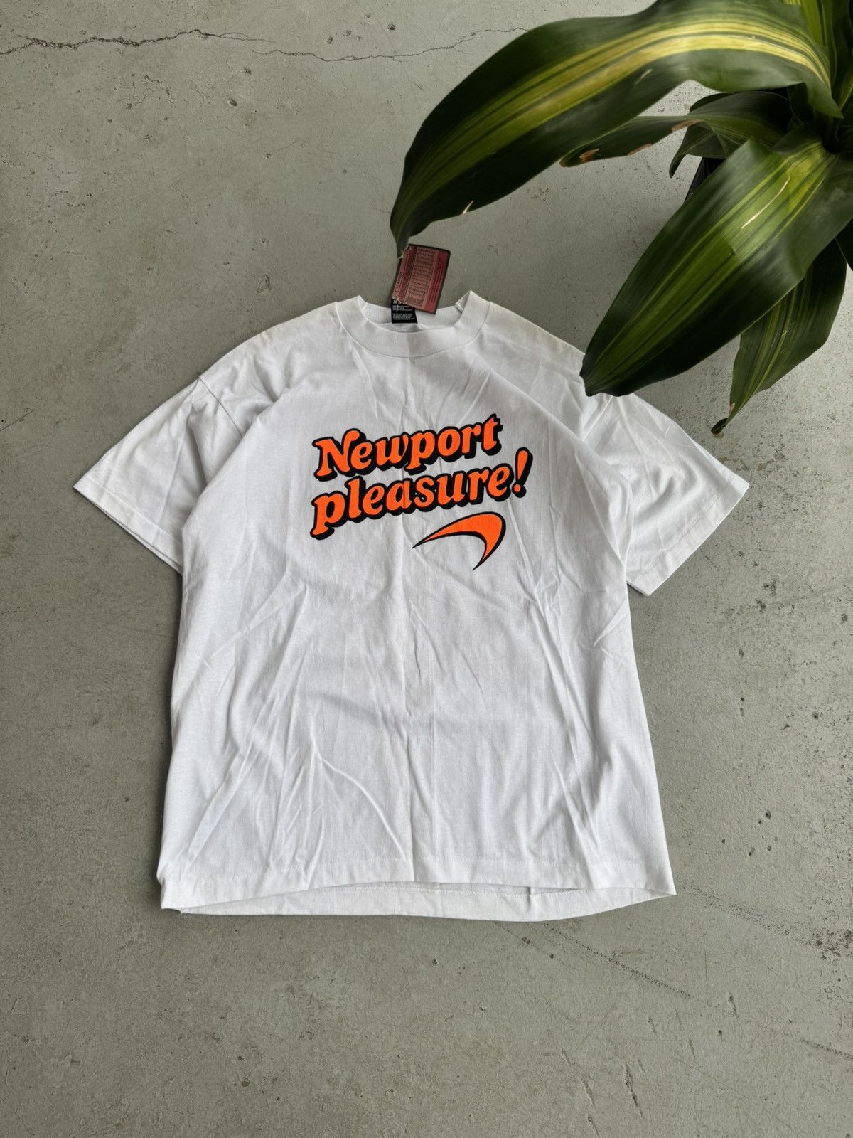 Japanese Brand 80s Newport Pleasure Spelled Out Made in U.S.A Vintage Tee Size US XL / EU 56 / 4 - 2 Thumbnail