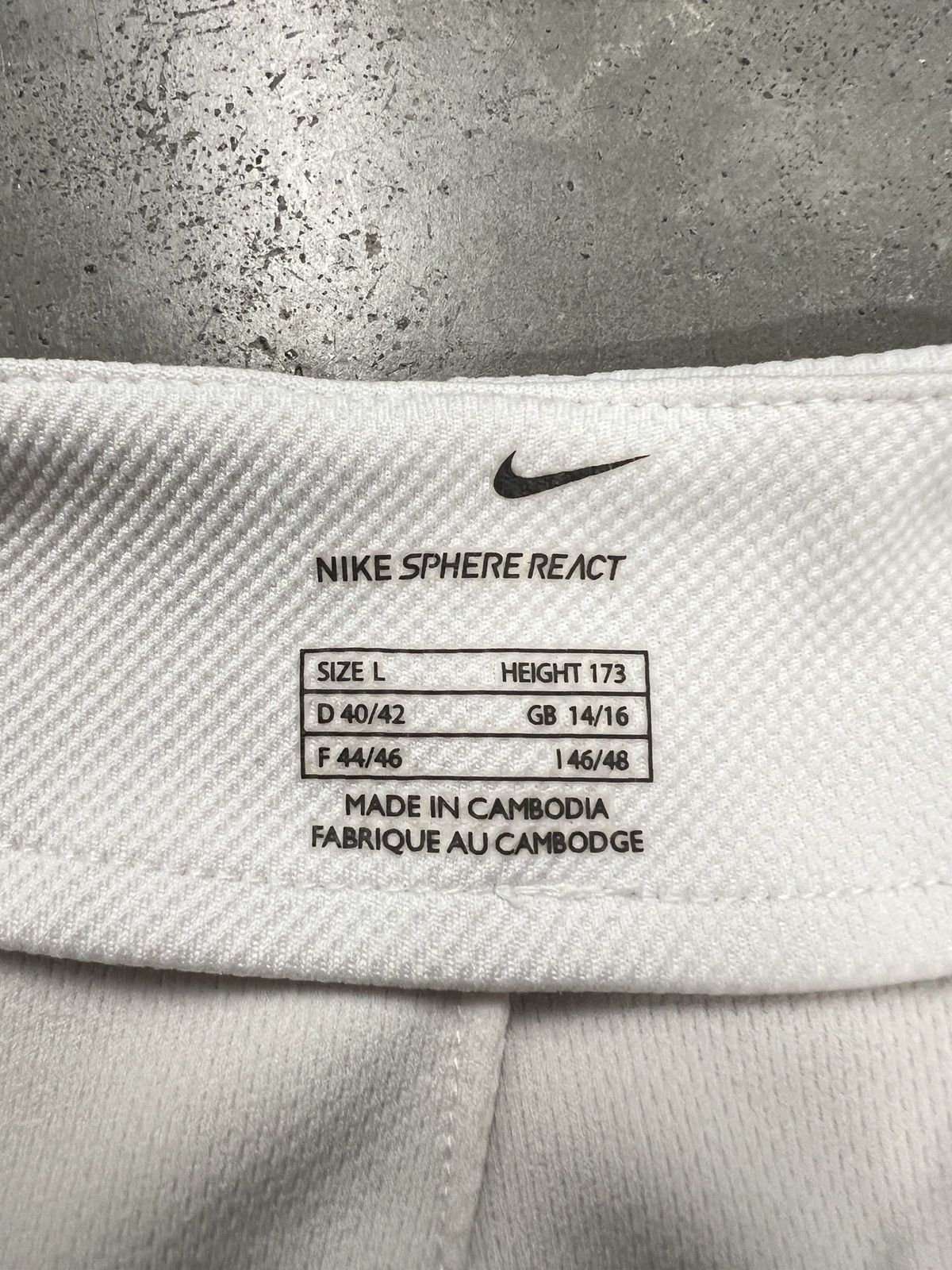 Nike 2005 Vintage Nike Sphere React by Tony Spackman T-Shirt Size US M / EU 48-50 / 2 - 9 Thumbnail