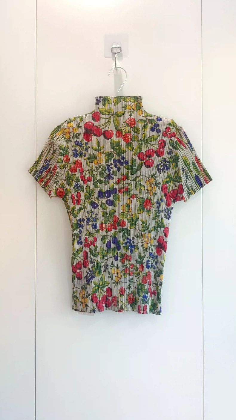 Issey Miyake Issey Miyake size:3 A vintage strawberry and berry chimney Size M / US 6-8 / IT 42-44 - 1 Thumbnail