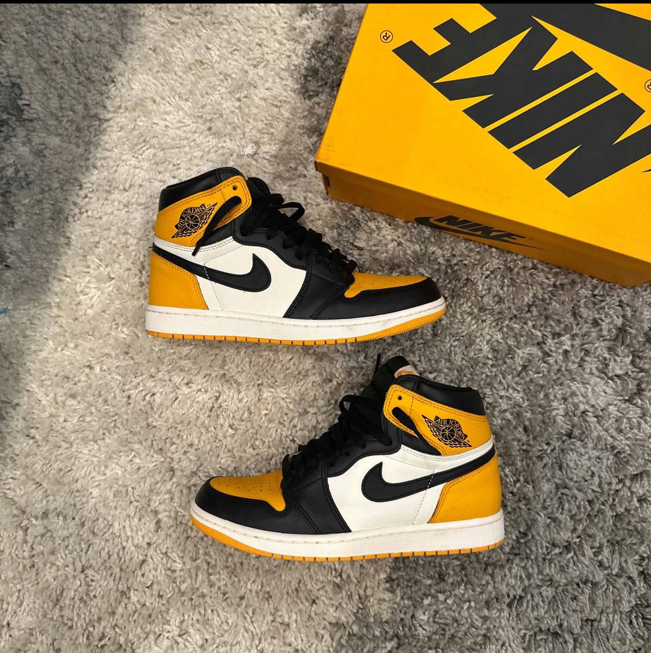 Jordan Brand Jordan 1 Retro High OG “Yellow Toe” Size US 9 / EU 42 - 1 Thumbnail