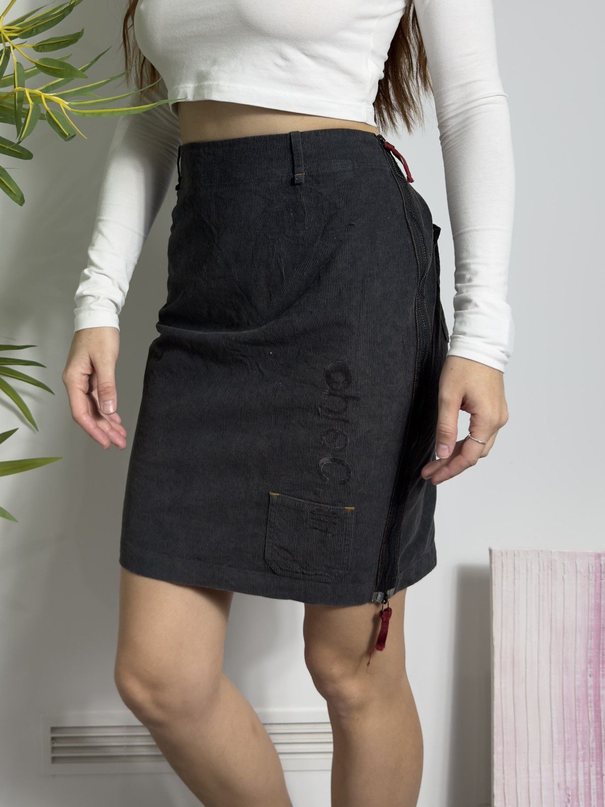 Cop Copine VINTAGE COP COPINE VELVET ZIP UP SKIRT Size 30" / US 8 / IT 44 - 1 Thumbnail