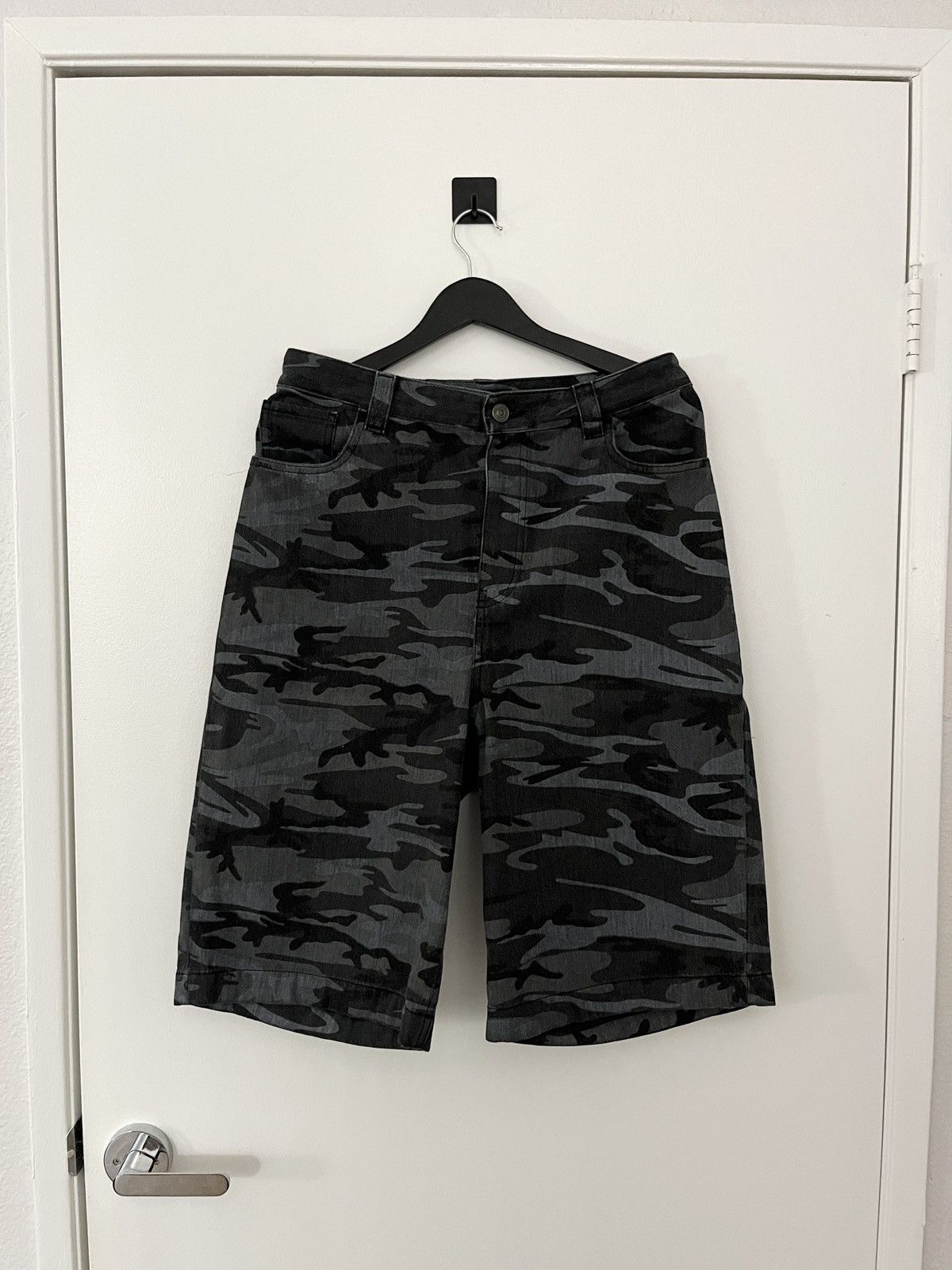 Pre-owned Balenciaga 22 Camo Shorts Jorts In Black