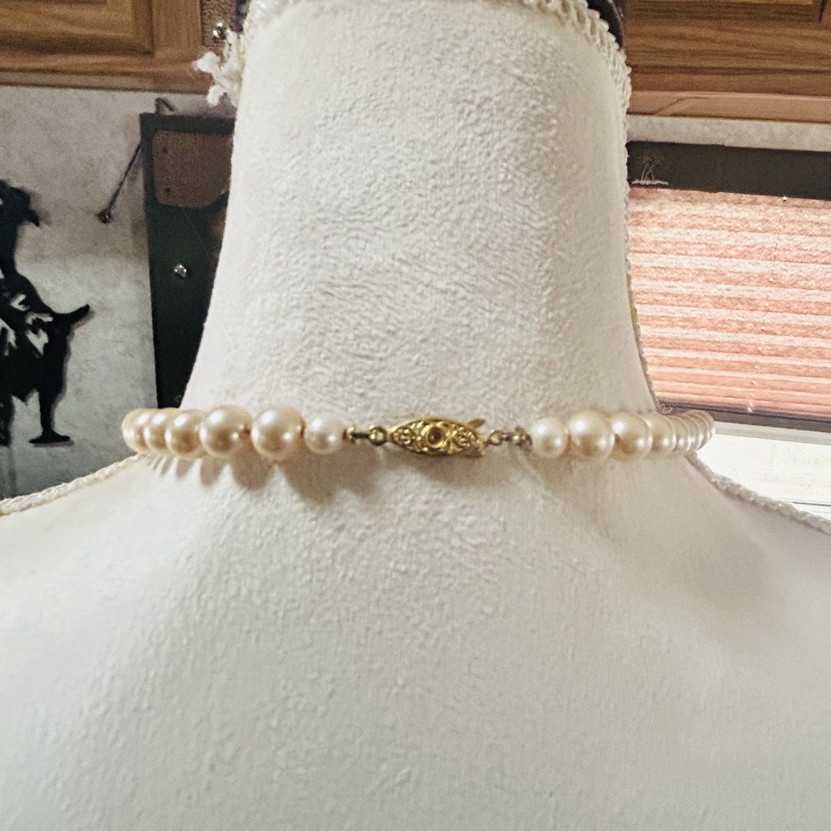 Vintage Vintage hand knotted 8mm cream glass pearl necklace Size ONE SIZE - 4 Thumbnail