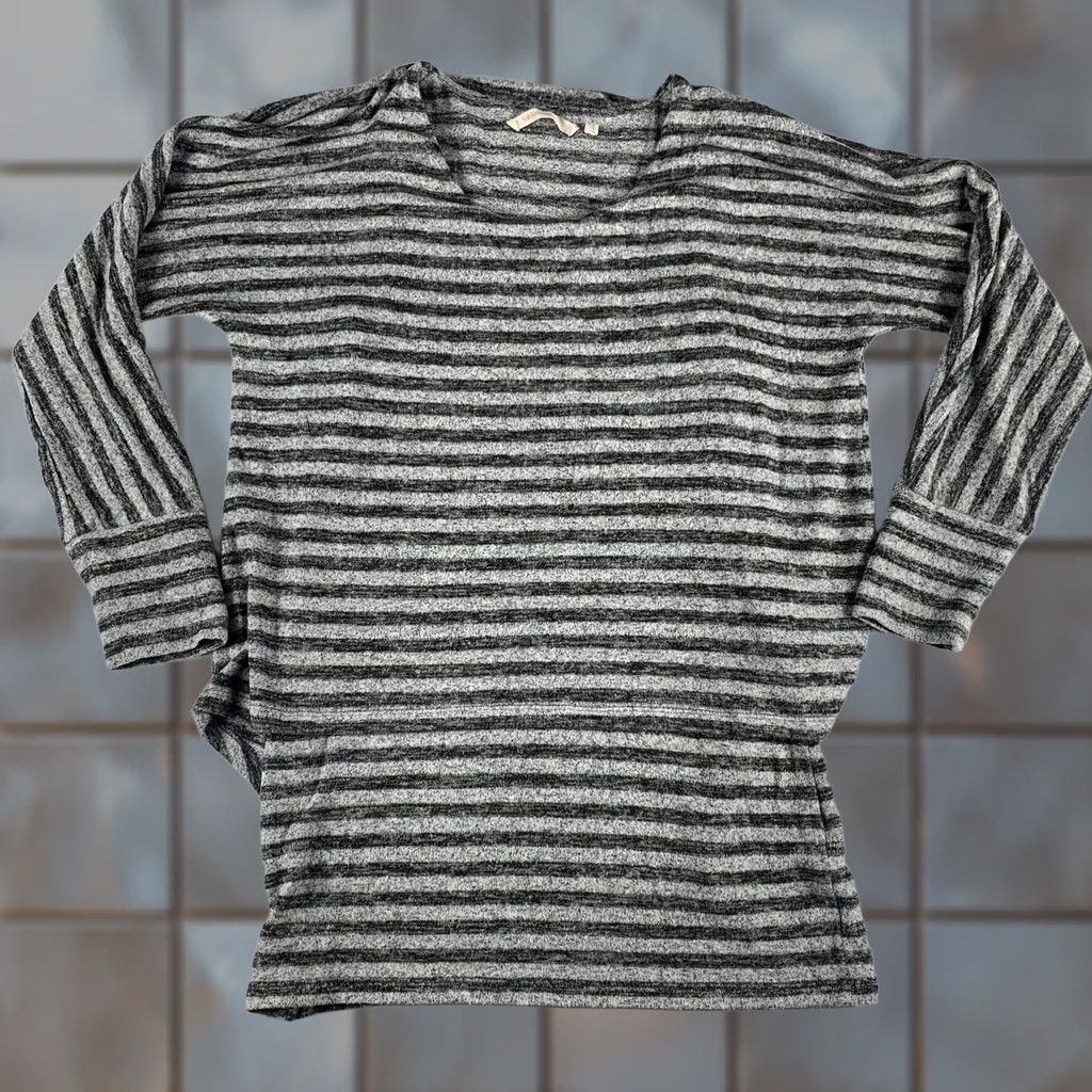 Soft Surroundings Soft Surroundings Sweater Shirt Top Layered Gray Striped Crew Neck Women S Size S Casual Blouse Tunic Pullover Size S / US 4 / IT 40 - 1 Thumbnail
