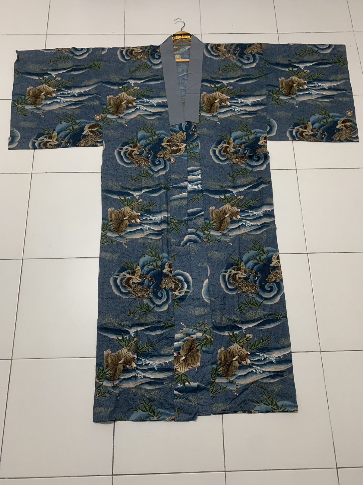 Vintage ANTIQUE WOOL DRAGON & TIGER DESIGN JUBAN KIMONO Size US L / EU 52-54 / 3 - 4 Thumbnail