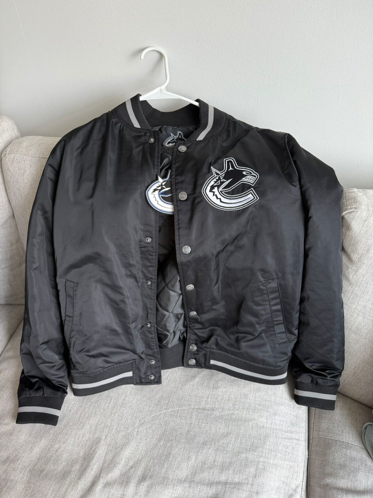 Other Official Bomber Jacket Vancouver Canucks Size US M / EU 48-50 / 2 - 1 Thumbnail
