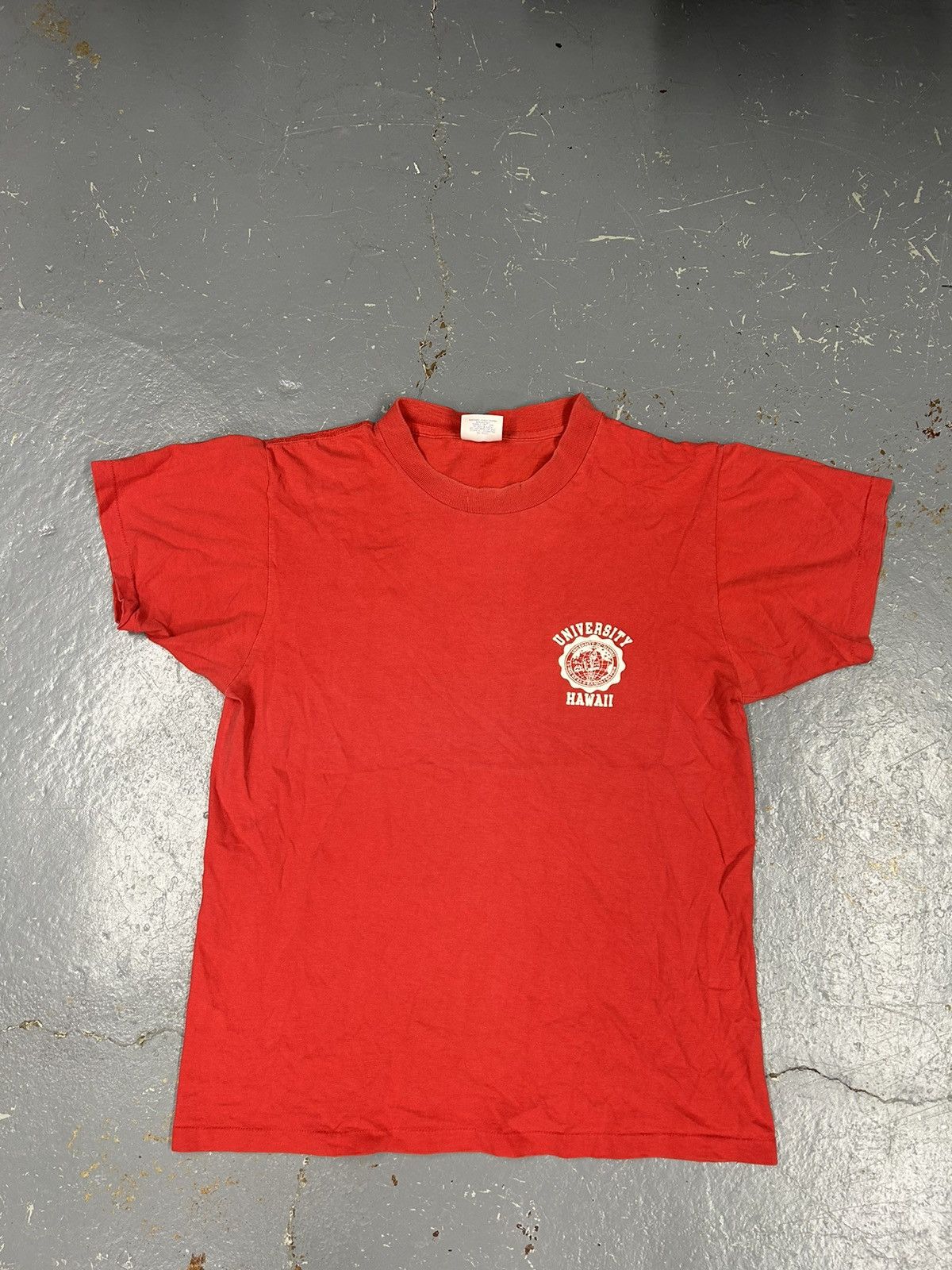 Vintage Crazy Vintage 90s Essential University of Hawaii Red T-Shirt Size US M / EU 48-50 / 2 - 1 Thumbnail