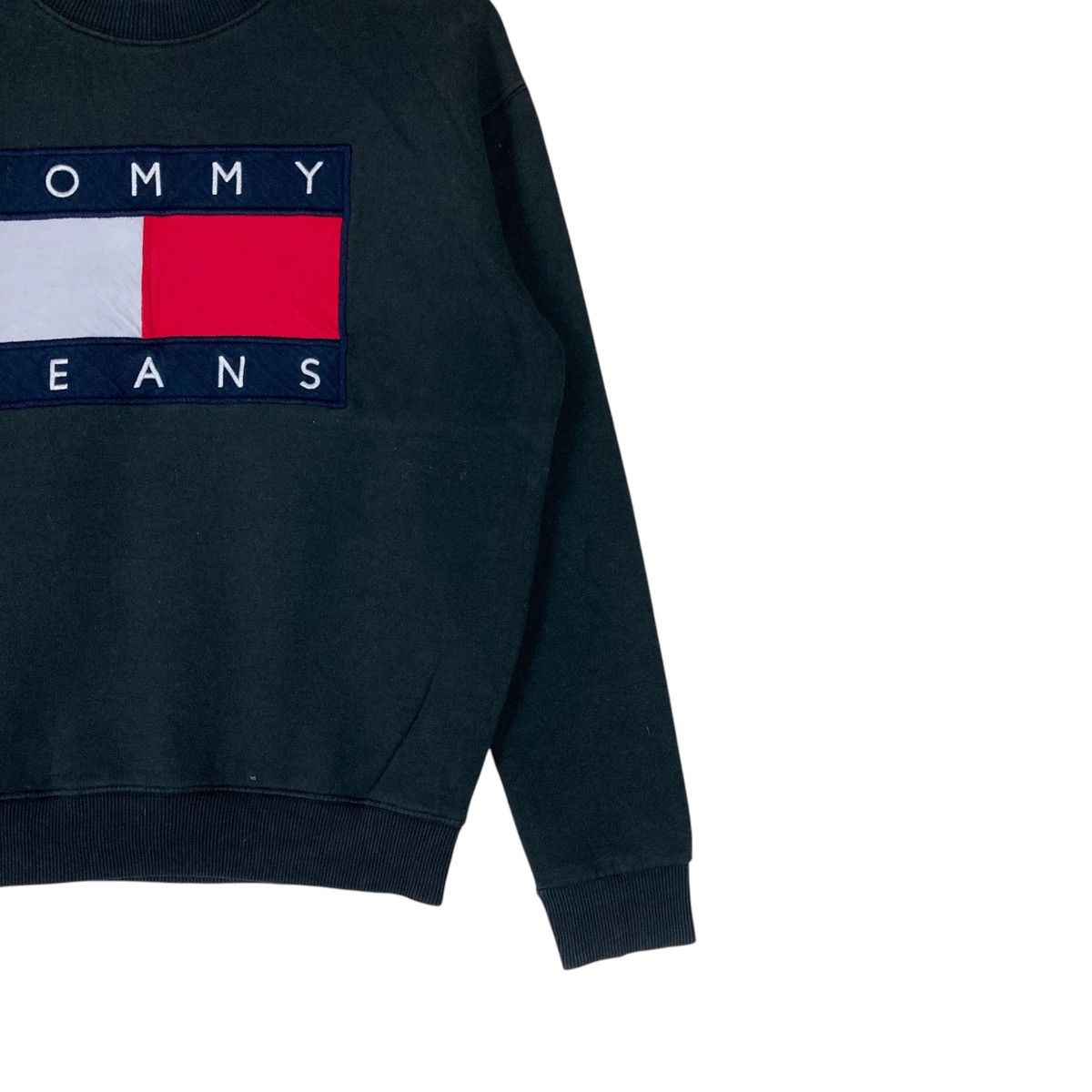 Tommy Hilfiger Vintage Tommy Hilfiger Jeans Big Logo Pullover Jumper Size US S / EU 44-46 / 1 - 4 Thumbnail