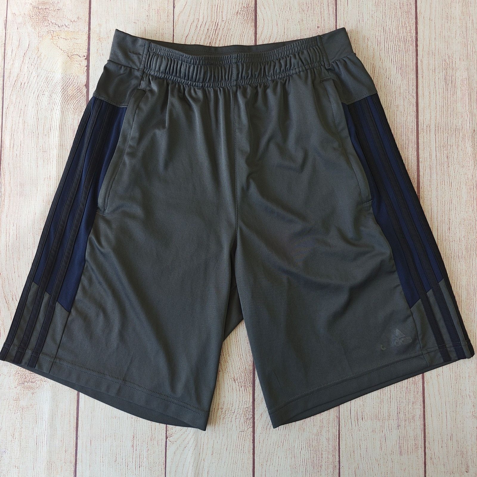 Adidas Adidas Aeroready triple stripe zip pocket athletic shorts S Size US 30 / EU 46 - 1 Thumbnail