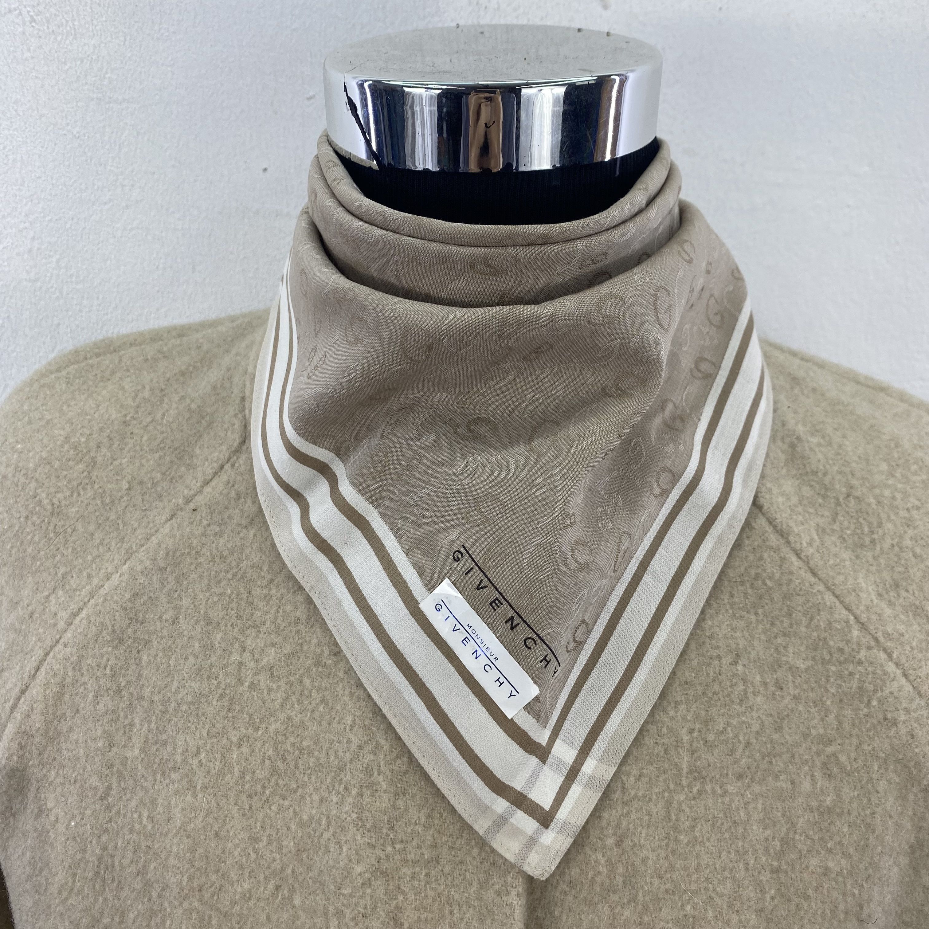 Givenchy × Vintage Vintage Givenchy Handkerchief Neckerchief Bandana H045P Size ONE SIZE - 1 Thumbnail