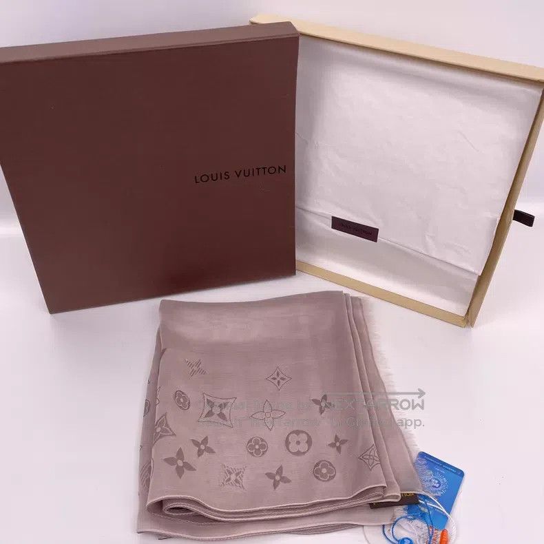 Louis Vuitton Louis Vuitton Grey Silk Scarf Size ONE SIZE - 2 Thumbnail