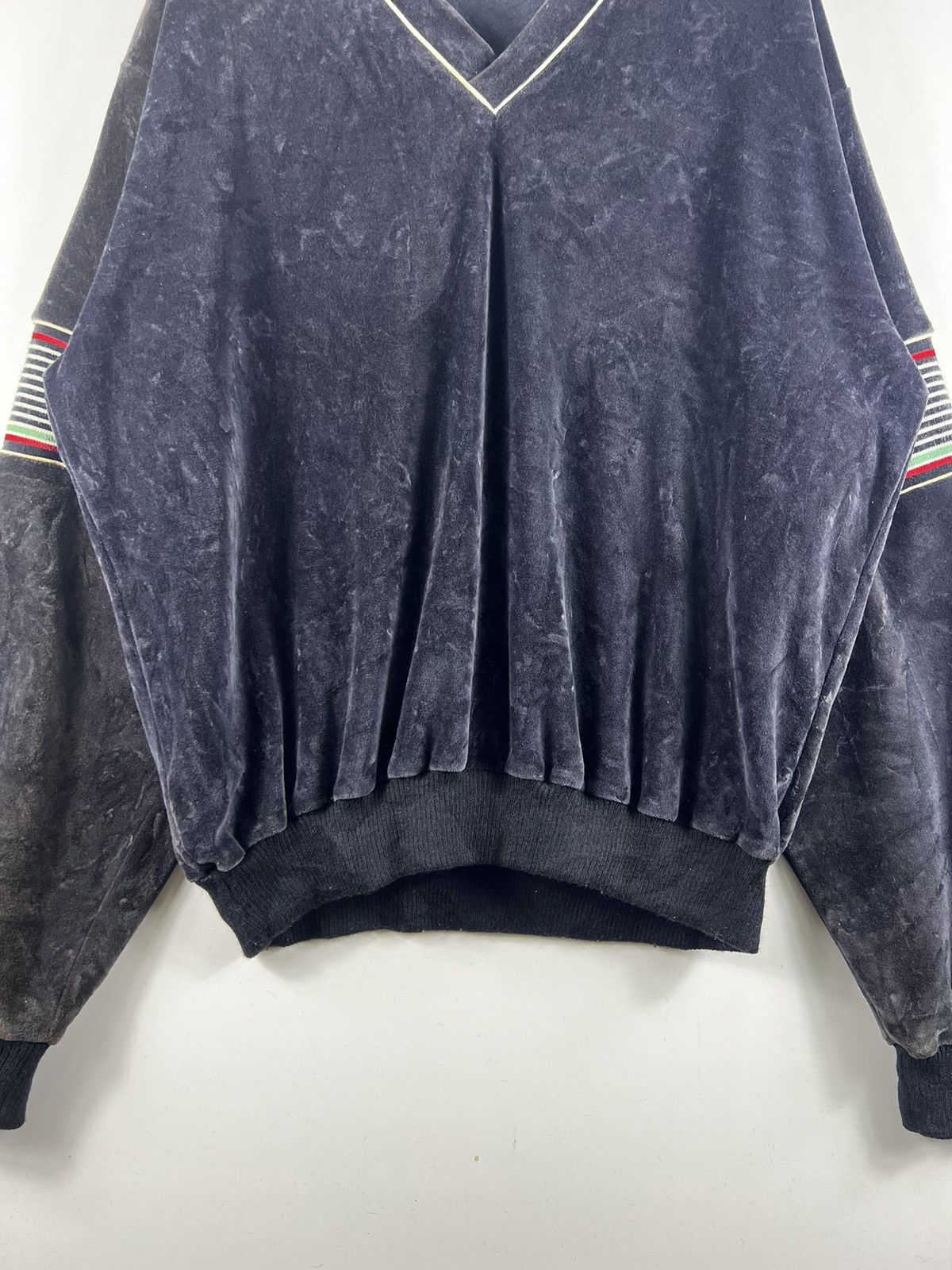 California Arts. × Other 🔥 Vintage Capri California V-neck Velvet long sleeves Size US L / EU 52-54 / 3 - 4 Thumbnail