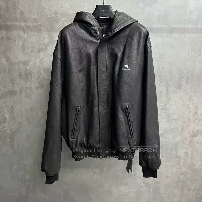 Balenciaga Balenciaga Solid color logo chest print hooded jacket Size US S / EU 44-46 / 1 - 1 Thumbnail