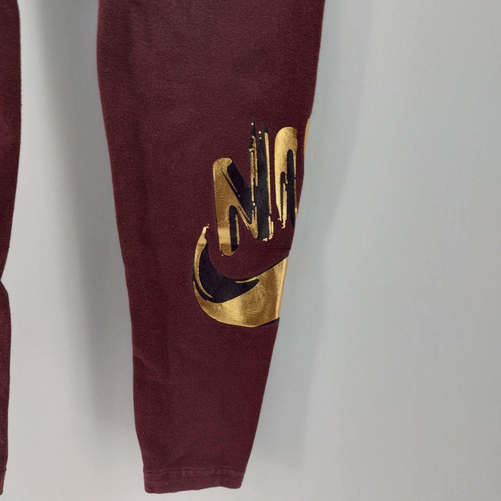 Nike Nike Athletic Leggings Size XS Burgundy Red Gold Print Sport Size 22" - 4 Thumbnail