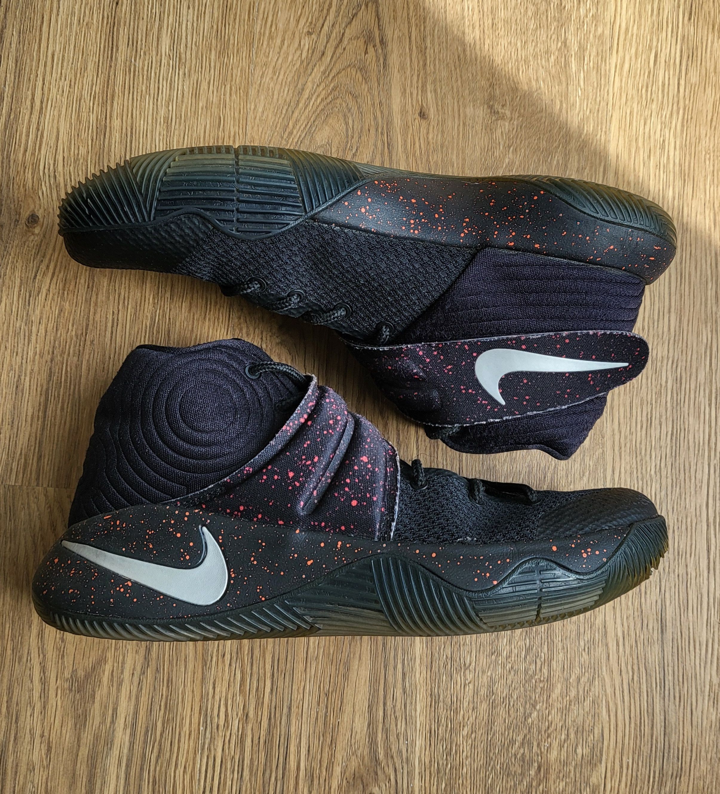 Nike Nike Kyrie 2 Wolf Pack Size US 7.5 / EU 40-41 - 3 Thumbnail
