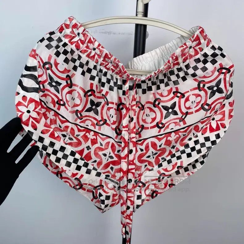 Louis Vuitton Louis Vuitton Red resort style logo pattern shorts Size US 36 / EU 52 - 3 Thumbnail