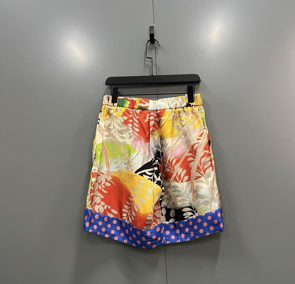 Gucci Gucci Multi-element Printed Shorts J41 Size 27" / US 4 / IT 40 - 2 Thumbnail