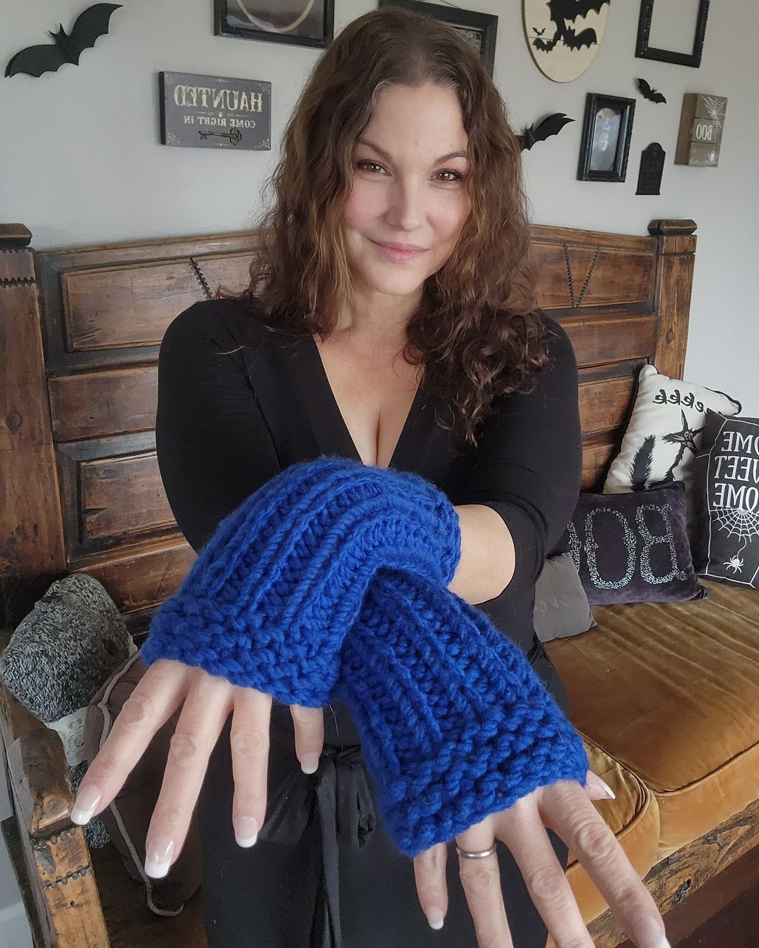 Handmade Hand Knit Fingerless Gloves, Armwarmers in Blue Yarn, Womens Size ONE SIZE - 3 Thumbnail
