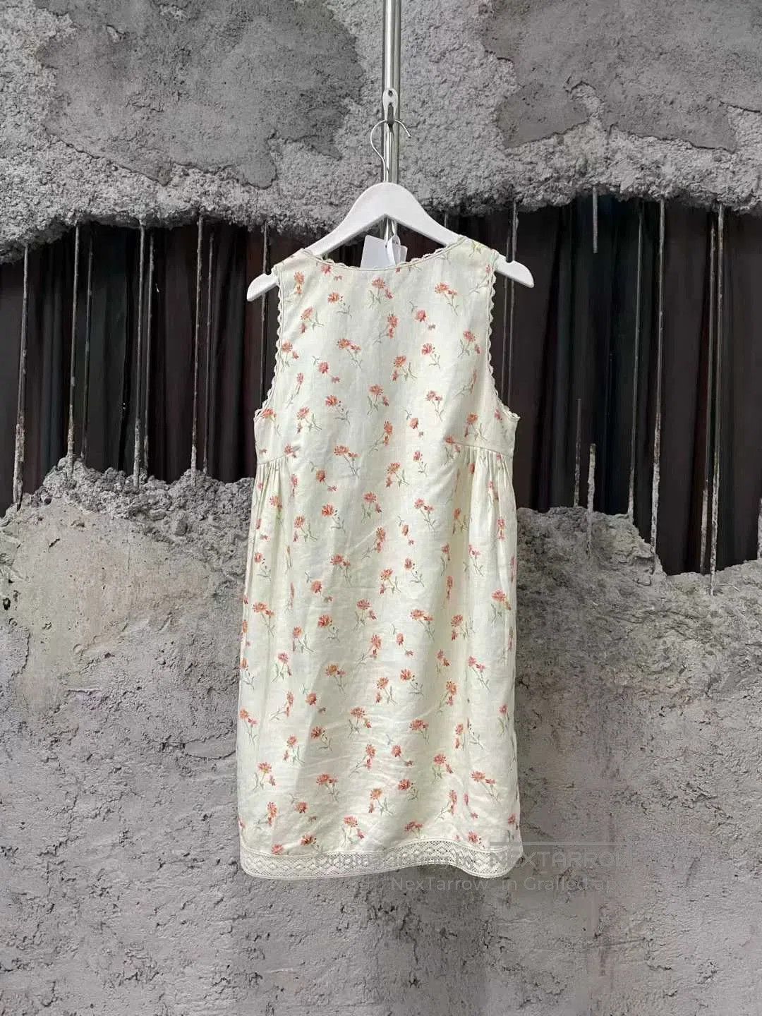 Prada floral print sleeveless dress by Prada. Size S / US 4 / IT 40 - 2 Thumbnail