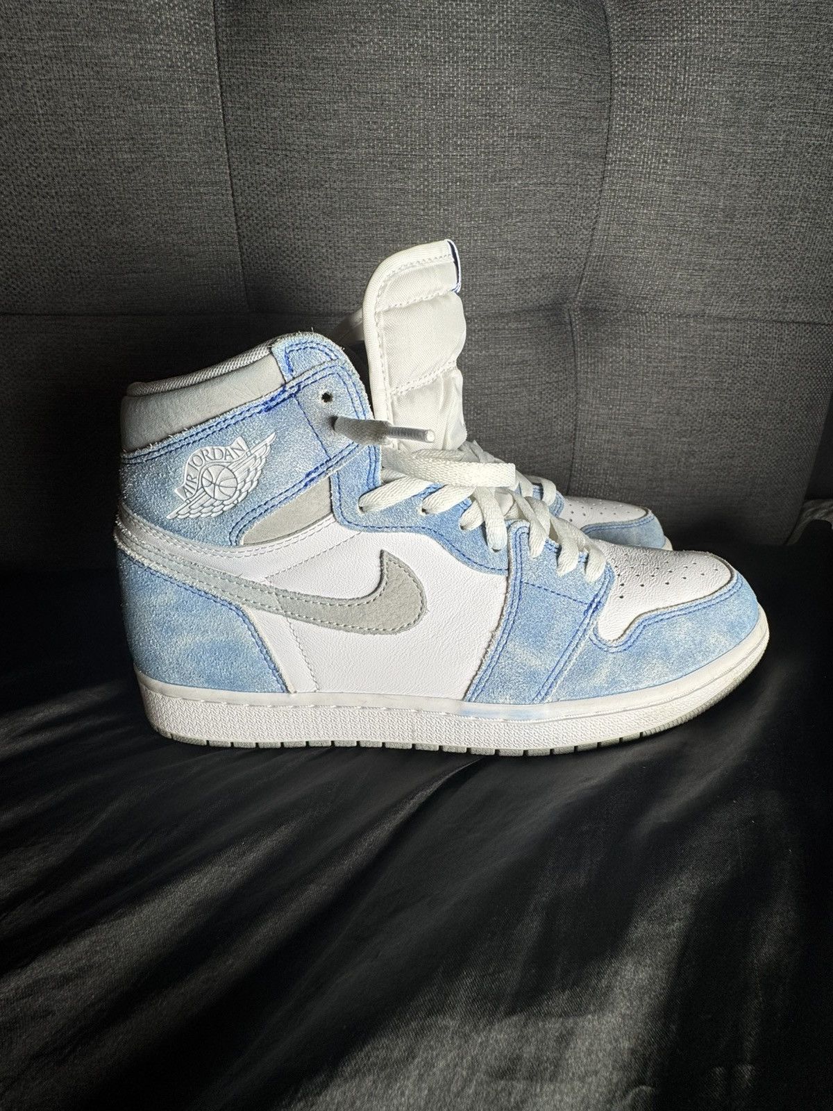 Jordan Brand Nike Air Jordan 1 Retro High OG Hyper Royal Size US 9.5 / EU 42-43 - 3 Thumbnail