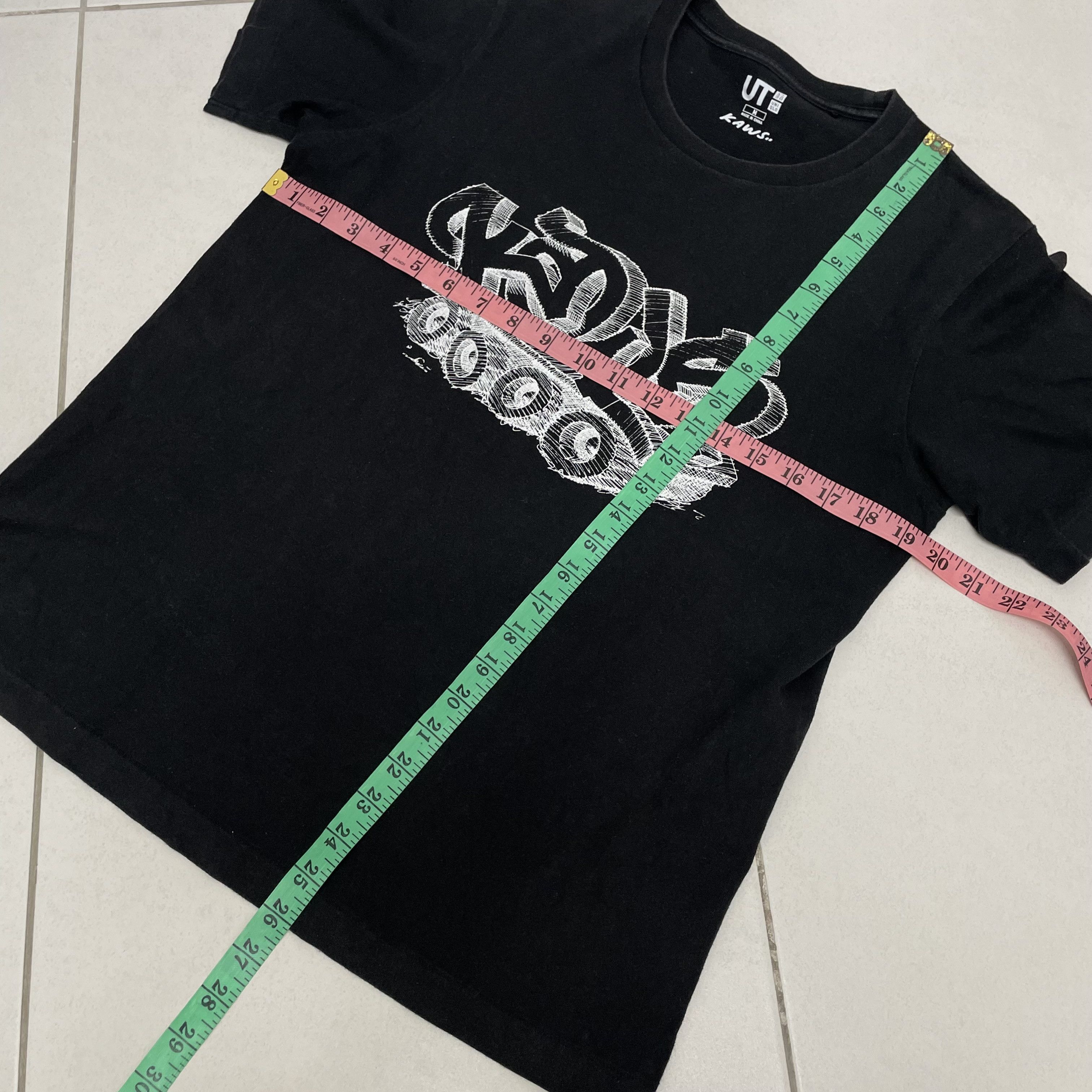 Andy Warhol × Kaws × Uniqlo ⭐️SALE⭐️ [M] UNIQLO X KAWS GRAFFITI TSHIRT Size US M / EU 48-50 / 2 - 3 Thumbnail