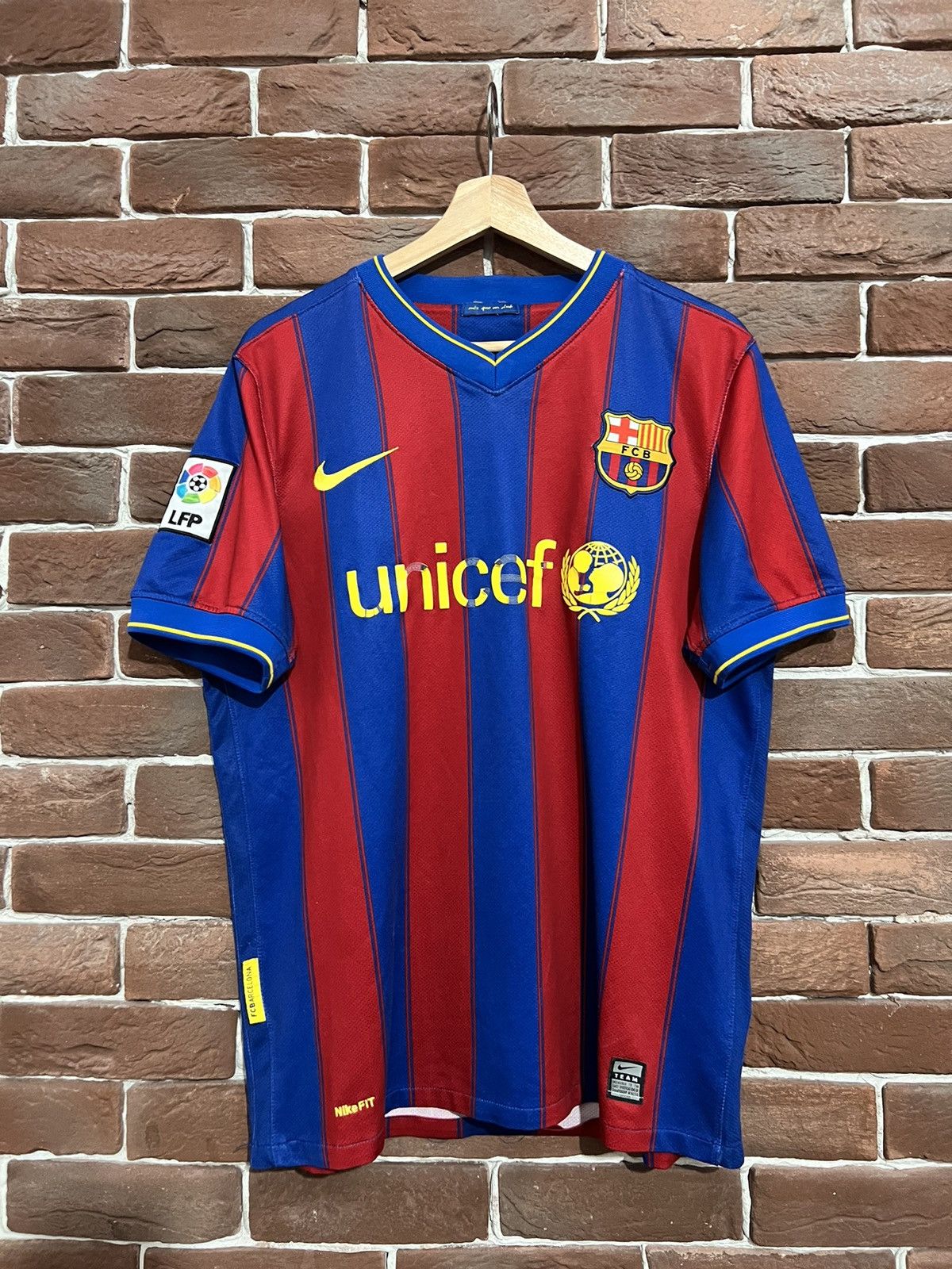 Nike Rare Vintage FC Barcelona Y2K Red Jersey Nike Swoosh Soccer Size US M / EU 48-50 / 2 - 1 Thumbnail