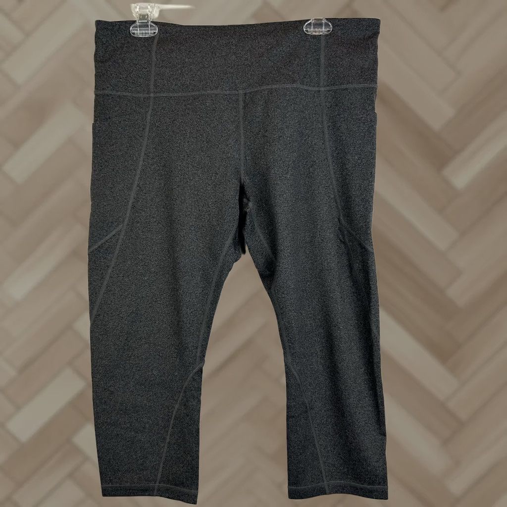 Athleta Athleta Gray Leggings Woman XL Cropped Pants Pockets High Rise Activewear 54023 Size 40" / US 18 - 1 Thumbnail