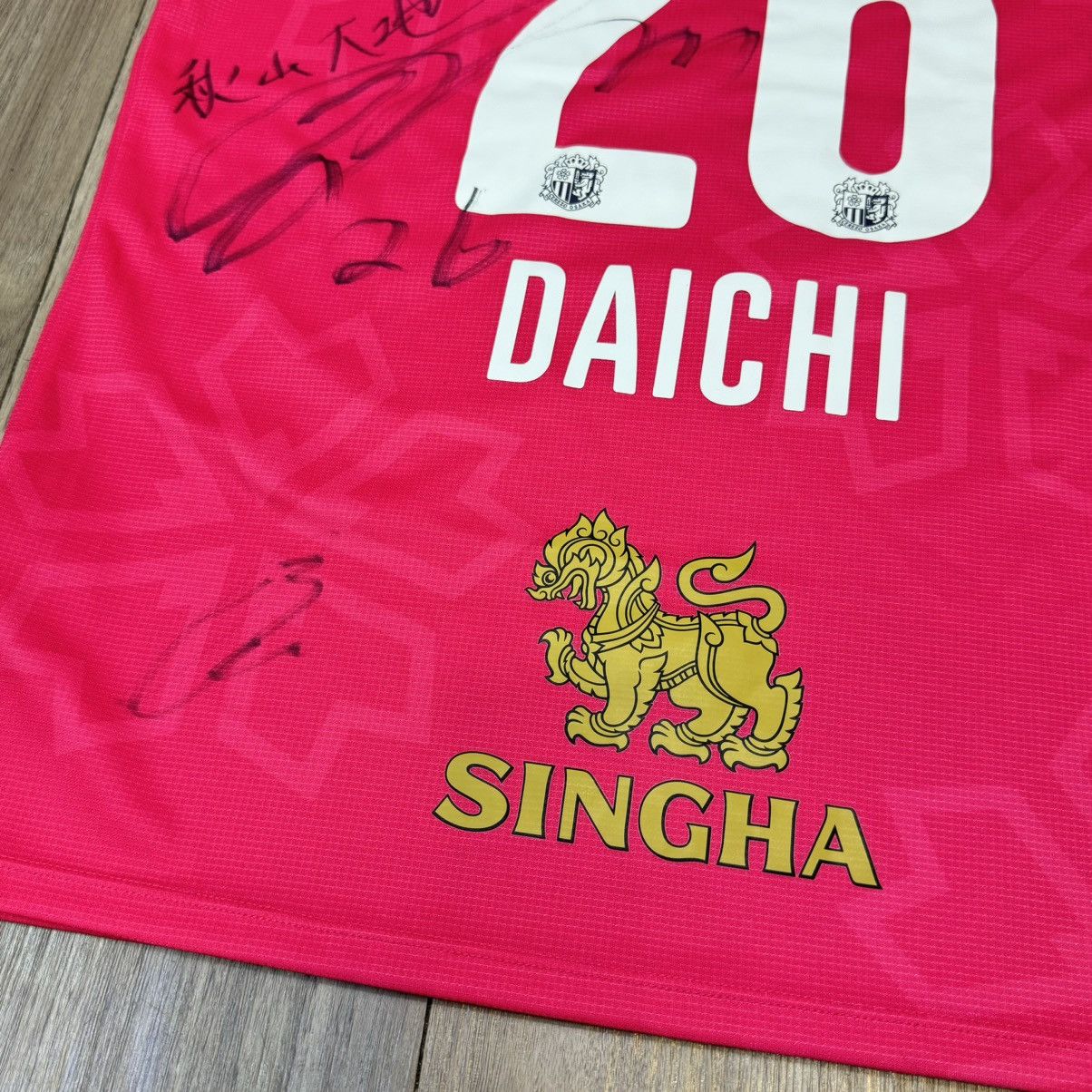 Puma Osaka Cerezo 2018 squad signed jersey Size US M / EU 48-50 / 2 - 5 Thumbnail