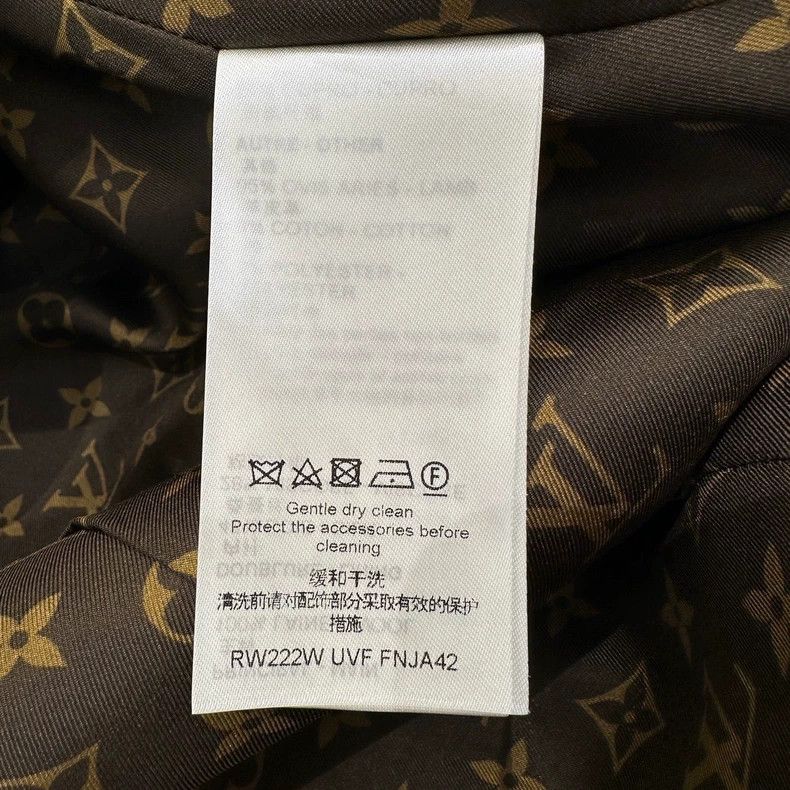 Louis Vuitton Louis Vuitton Black inside presbyopic gold button jacket Size S / US 4 / IT 40 - 8 Thumbnail