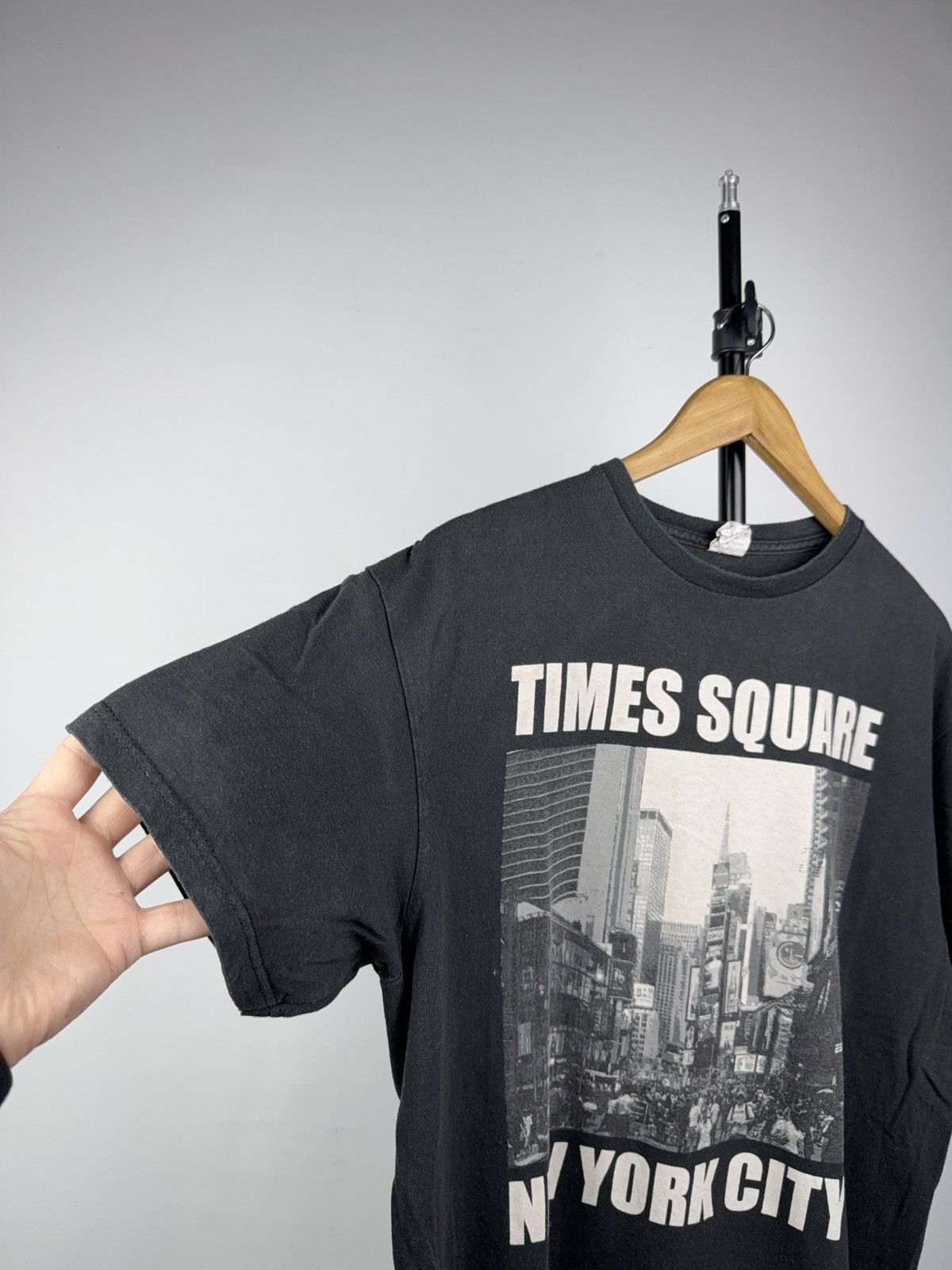 Vintage Vintage 00s Times Square NYC Graphic Tee Y2K Big Logo Style Size US L / EU 52-54 / 3 - 5 Thumbnail