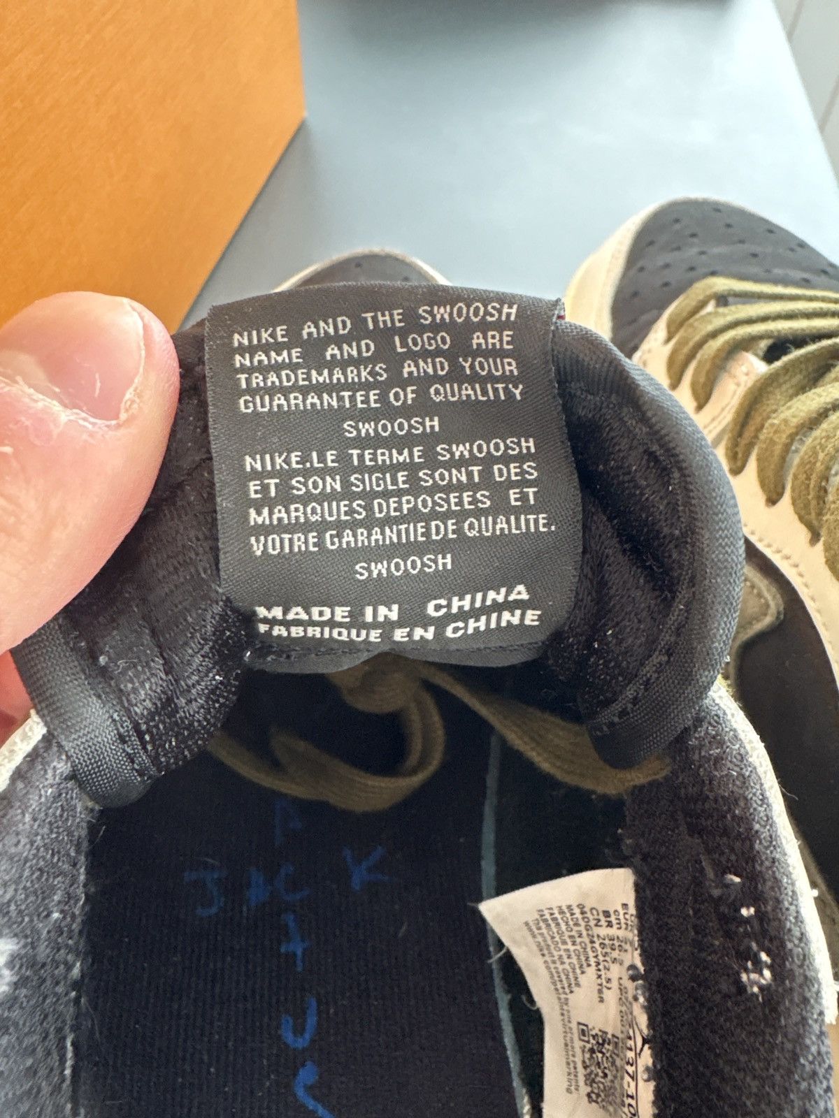 Nike × Travis Scott Nike air Jordan 1 Travis Scott olive noir crème taille 41 Size US 10 / IT 40 - 15 Thumbnail