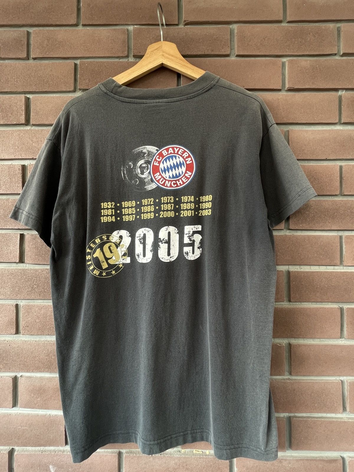 Vintage Vintage FC Bayern Munich 2005 Deutscher Meister T-shirt Size US S / EU 44-46 / 1 - 3 Thumbnail