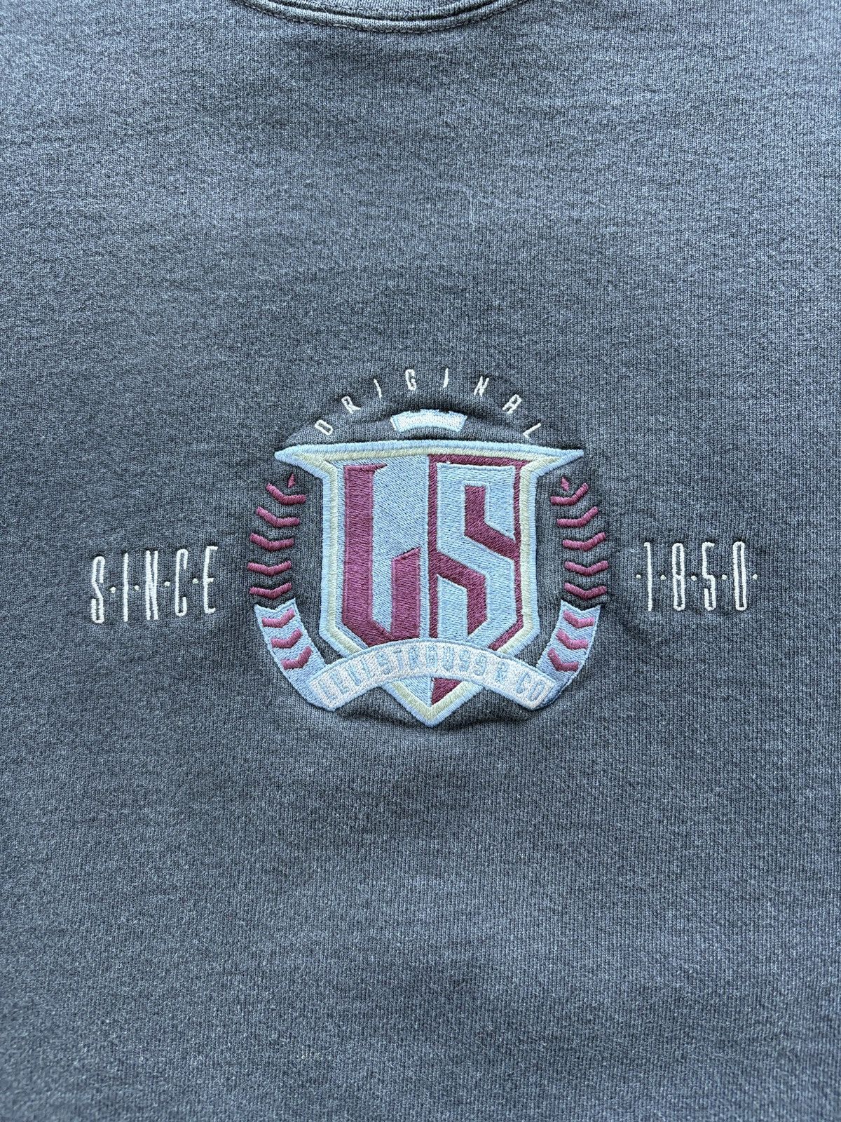 Levi's Vintage 90s Levi’s Crewneck Sweatshirt Embroidered Crest Size US M / EU 48-50 / 2 - 2 Thumbnail