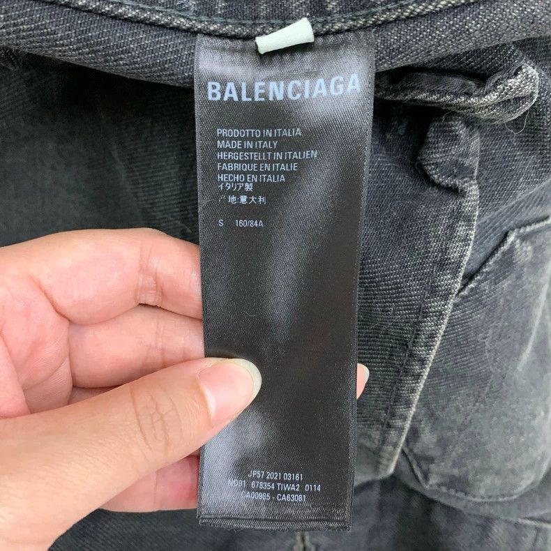 Balenciaga Balenciaga Black double B glowing graffiti denim jacket Size US S / EU 44-46 / 1 - 7 Thumbnail