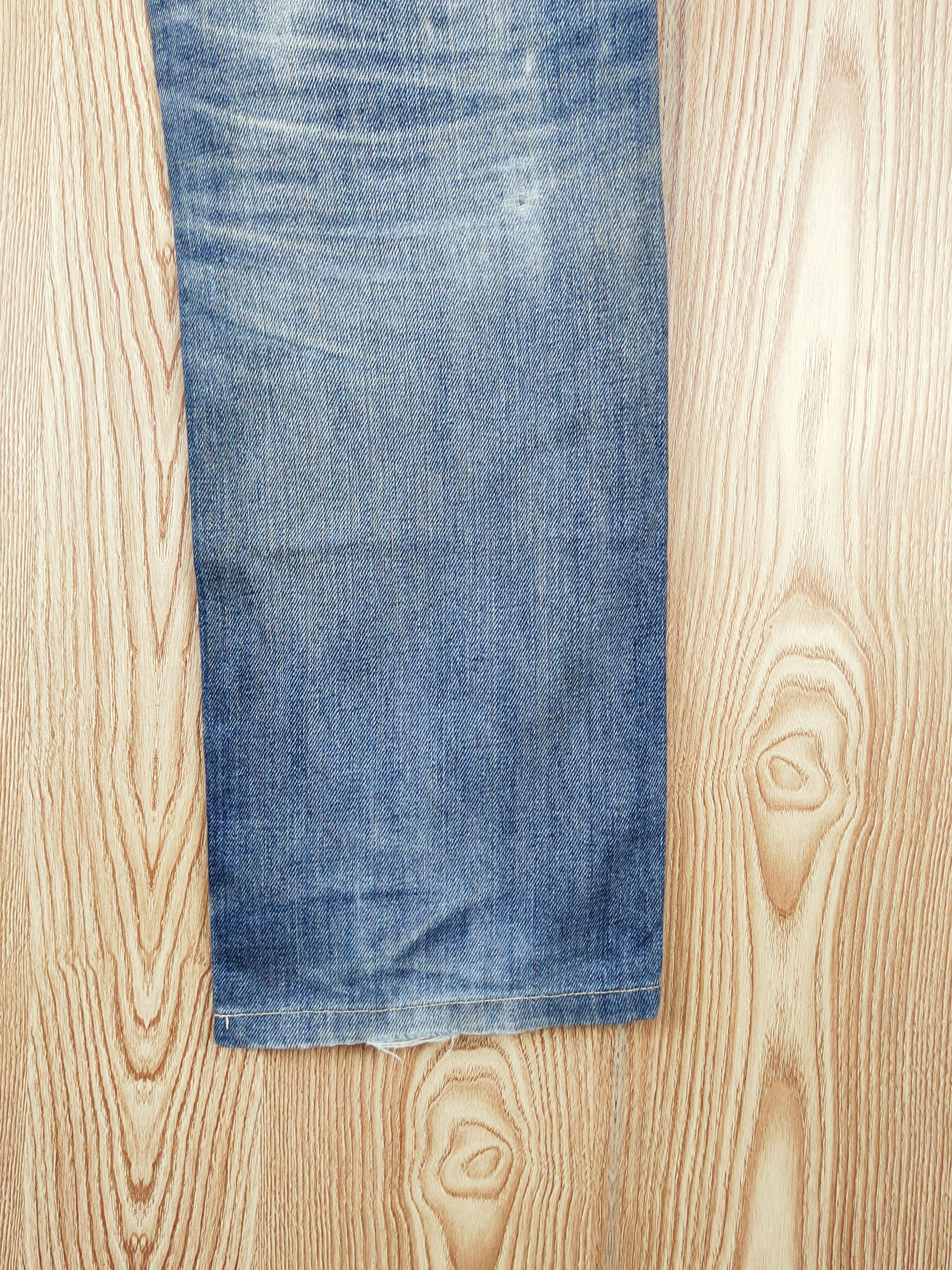 Japanese Brand Uniqlo fabric by kaihara Faded Distressed Ripped Jeans #W942 Size US 32 / EU 48 - 8 Thumbnail