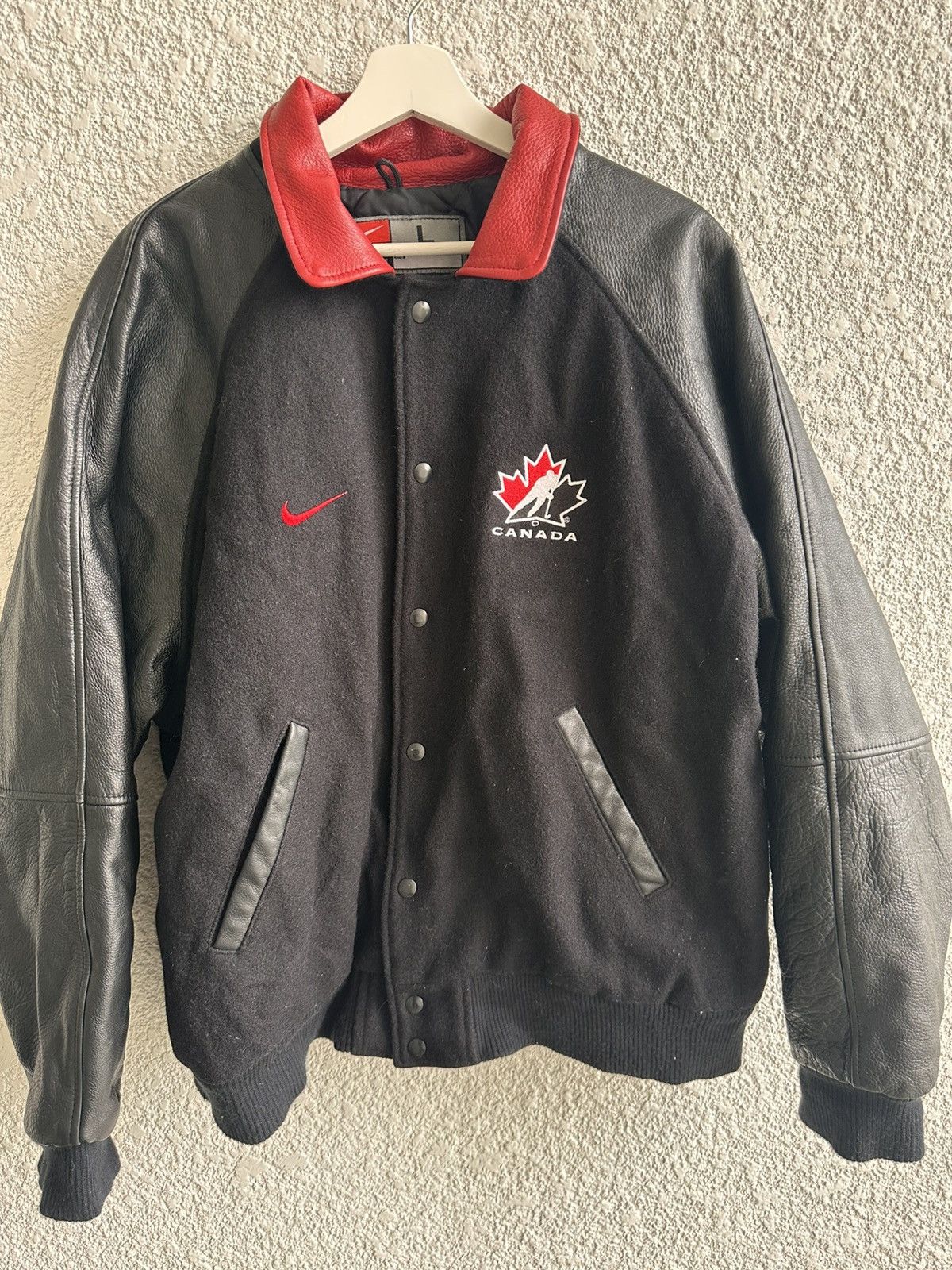 Nike Nike Team Canada Olympic Hockey Jacket Leather SIGNED Size US L / EU 52-54 / 3 - 1 Thumbnail